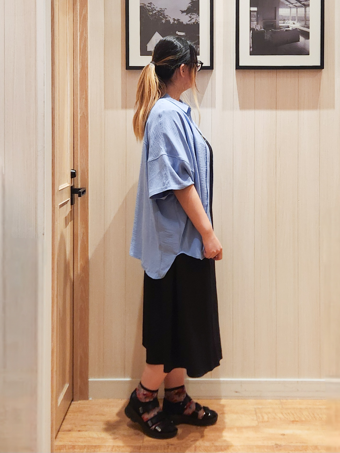 れーやんさんの「SHOO･LA･RUE｜【高レビュー/洗濯後しわになりにくい/体型カバー】きちんとゆるっと 大人の抜け感 ポンチョ風カラーシ」を使ったコーディネート