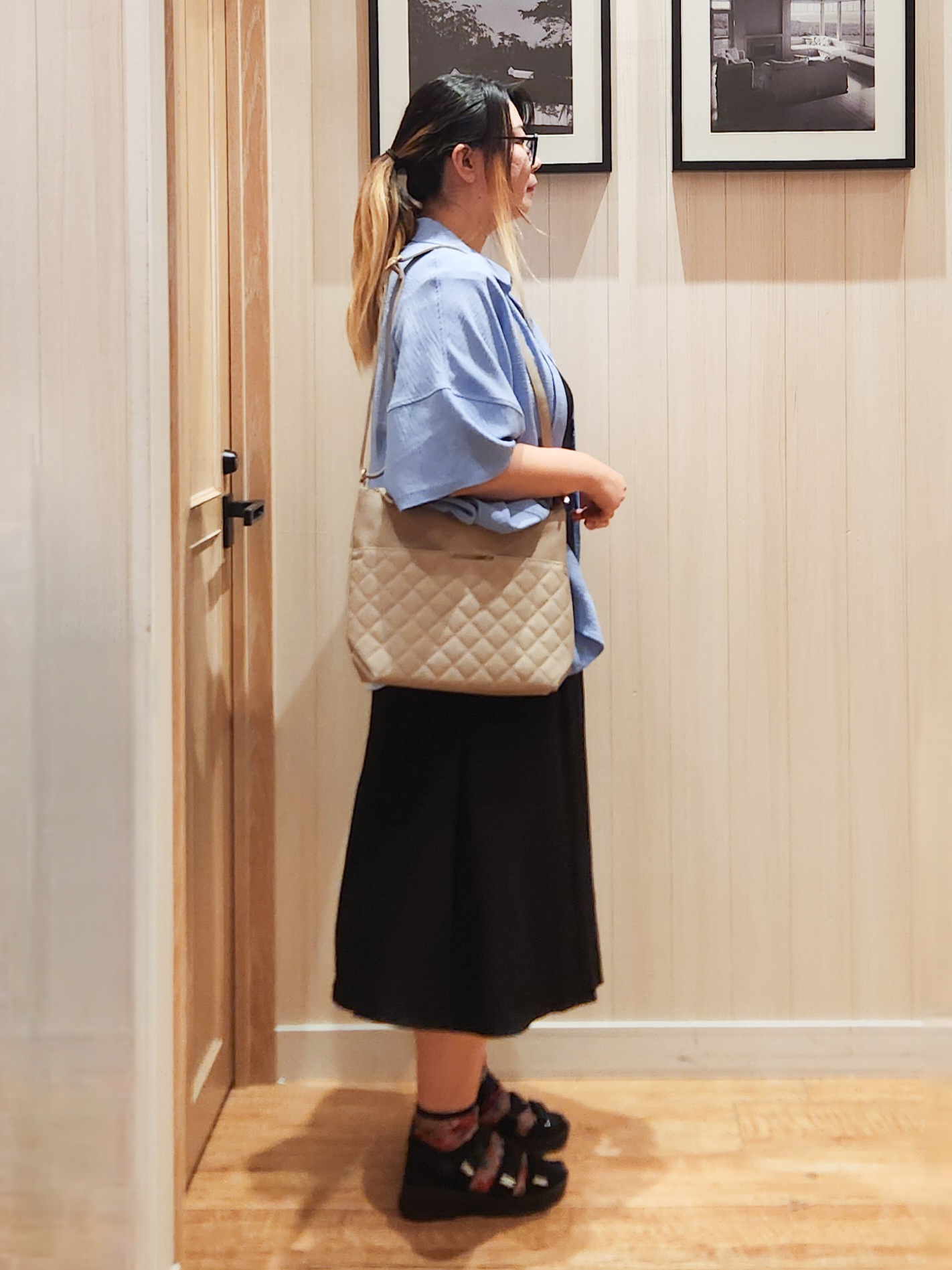 れーやんさんの「SHOO･LA･RUE｜【高レビュー/洗濯後しわになりにくい/体型カバー】きちんとゆるっと 大人の抜け感 ポンチョ風カラーシ」を使ったコーディネート
