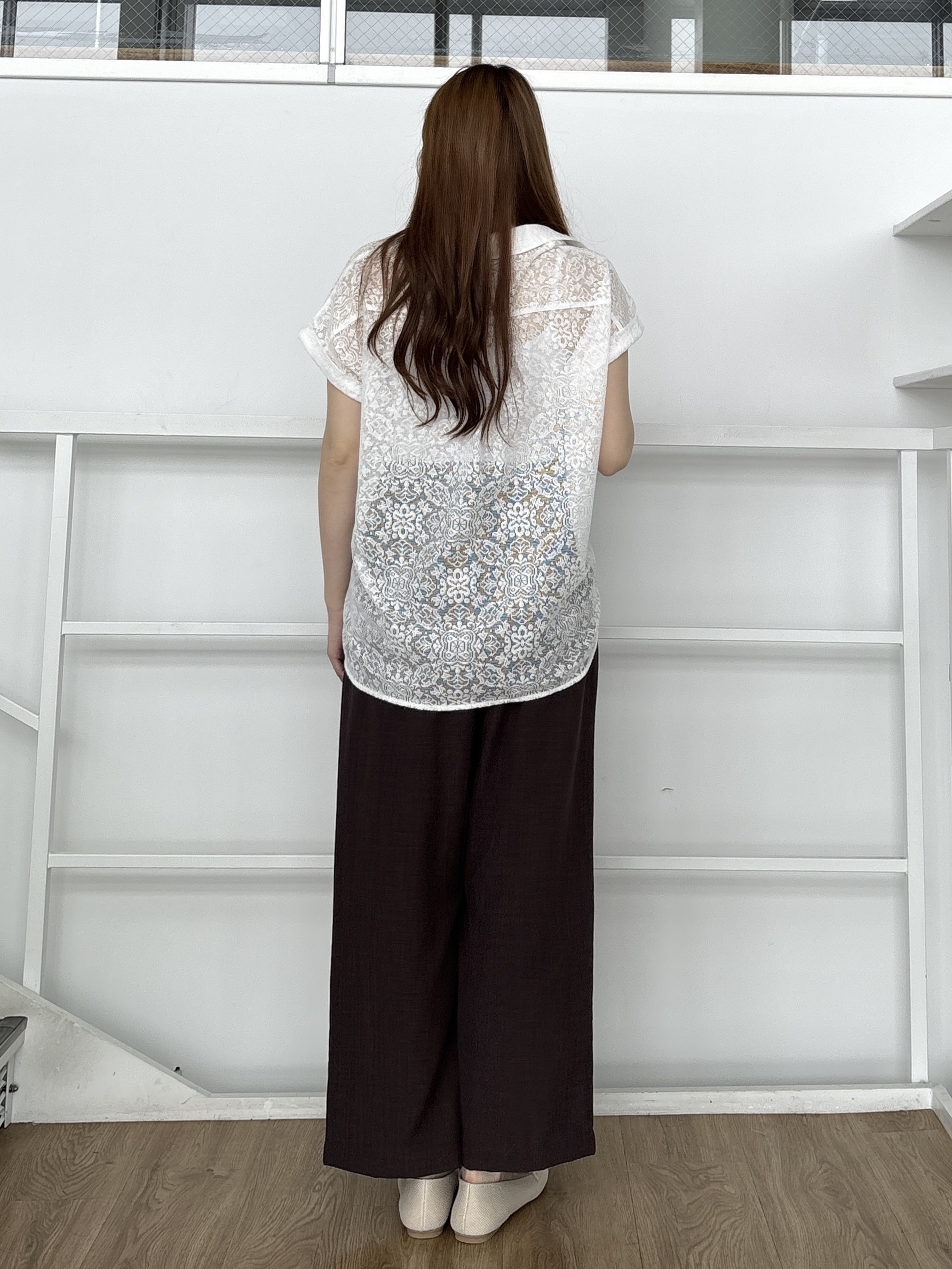 sayaさんの「grove｜【洗える・体型カバー】レースドルマンシャツ」を使ったコーディネート