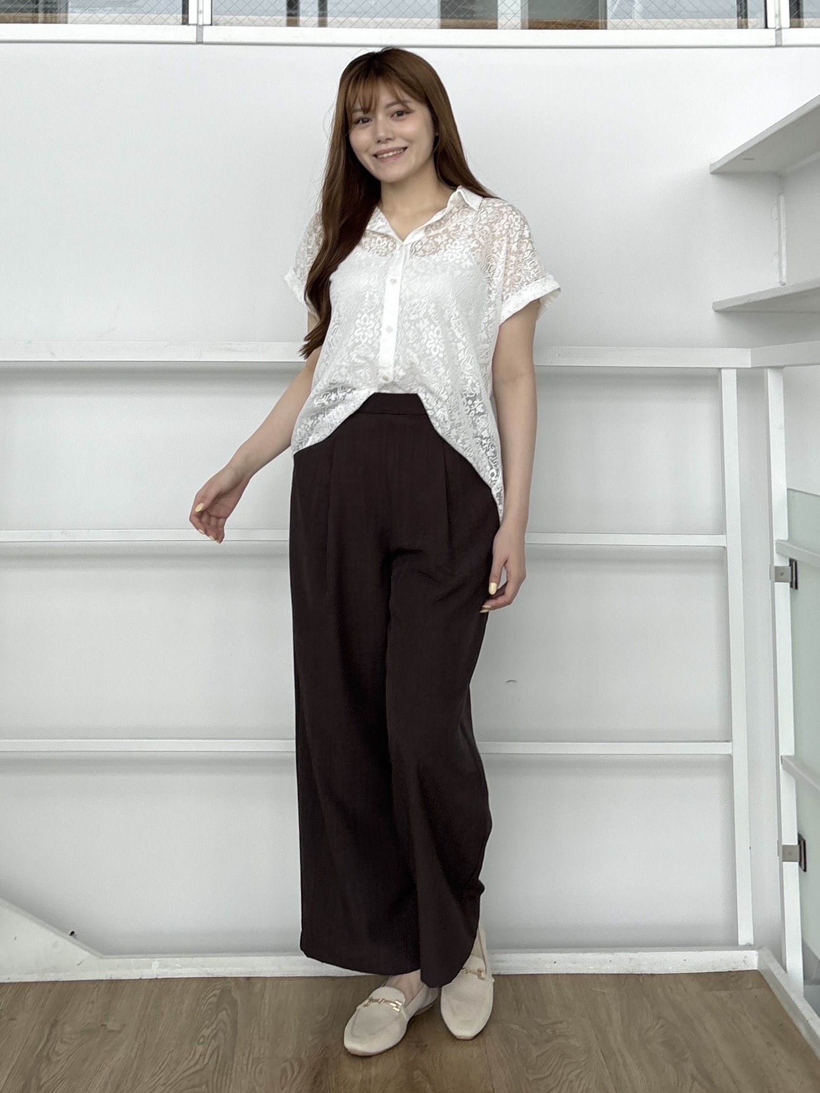 sayaさんの「grove｜【洗える・体型カバー】レースドルマンシャツ」を使ったコーディネート