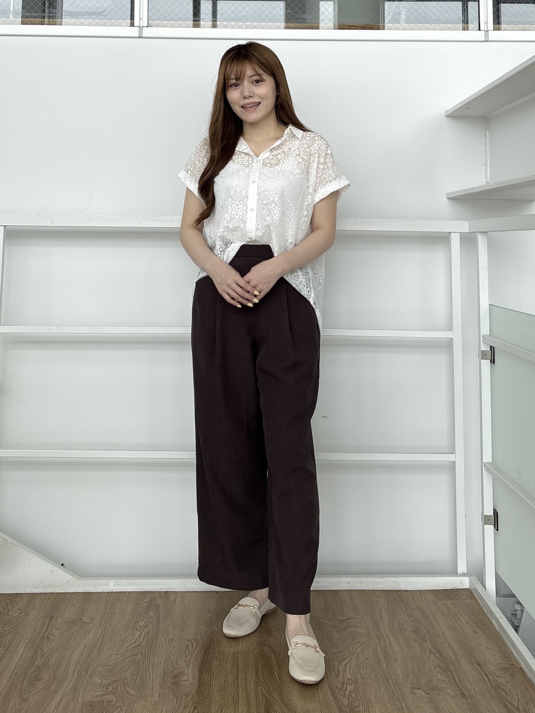 sayaさんの「grove｜【洗える・体型カバー】レースドルマンシャツ」を使ったコーディネート
