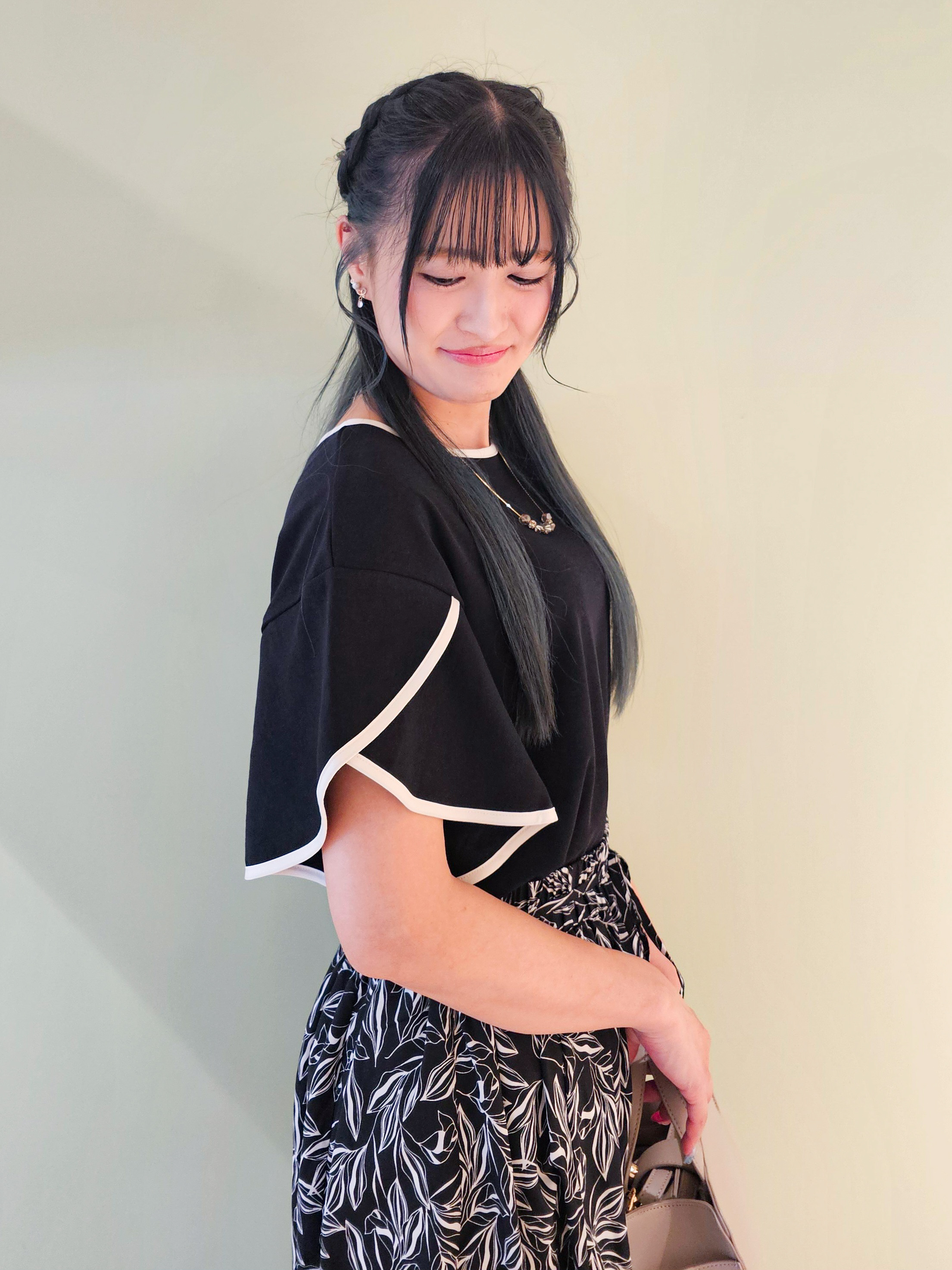 ゆゆさんの「SHOO･LA･RUE｜【ひんやり/洗濯機可/S-LL】配色パイピング フレアスリーブトップス」を使ったコーディネート