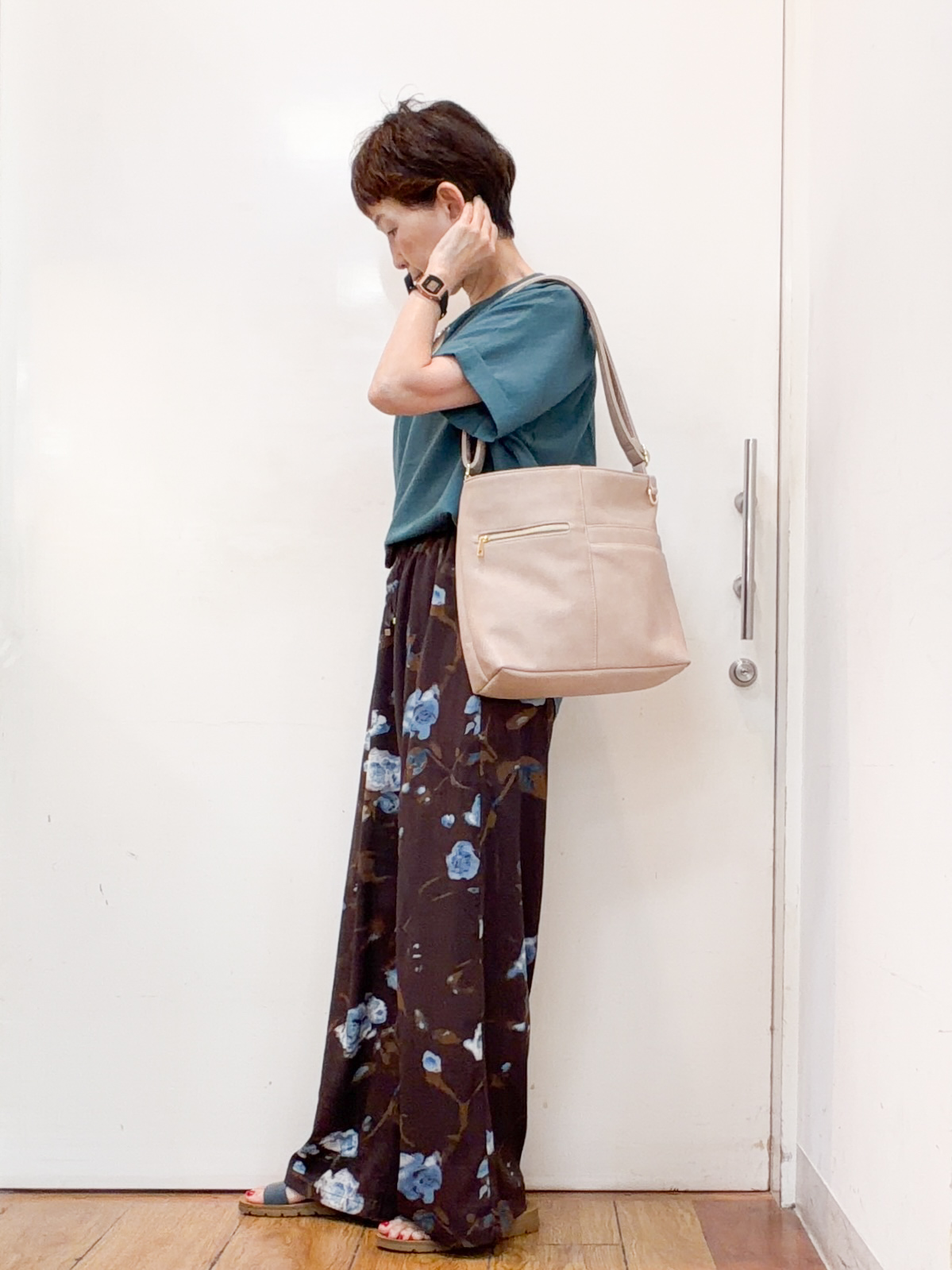 みぃさんの「SHOO･LA･RUE｜【着丈選べる/ひんやり/体型カバー】洗濯後しわになりにくい さらっとドルマントップス」を使ったコーディネート