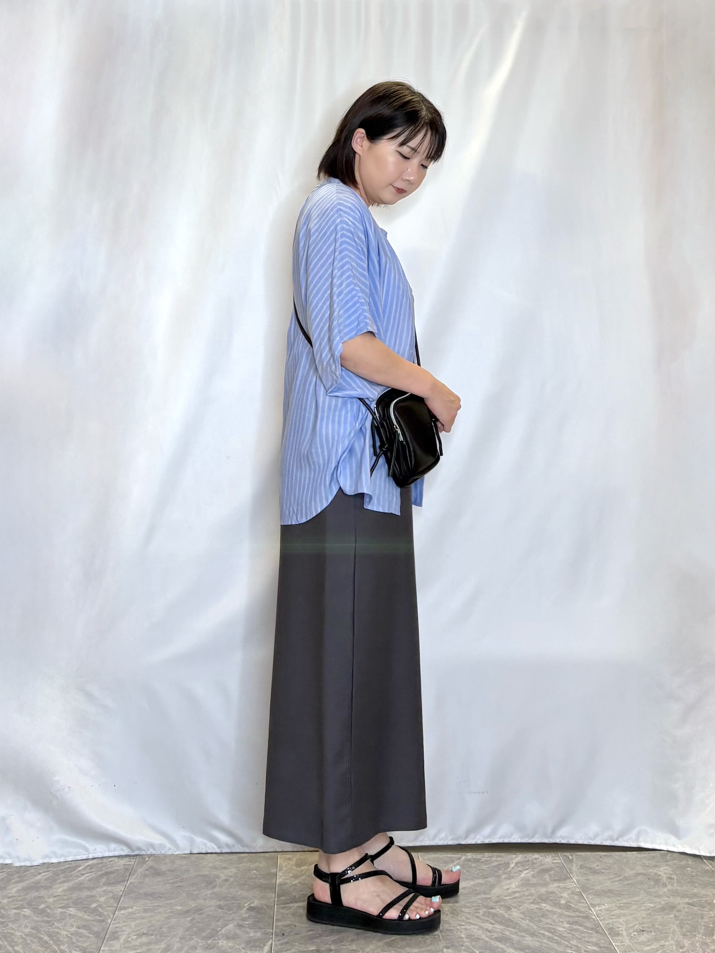 ネリさんの「SHOO･LA･RUE｜【ひんやり/洗濯機可/体型カバー】二の腕隠れる ゆるっと襟ギャザーレーヨンブラウス」を使ったコーディネート