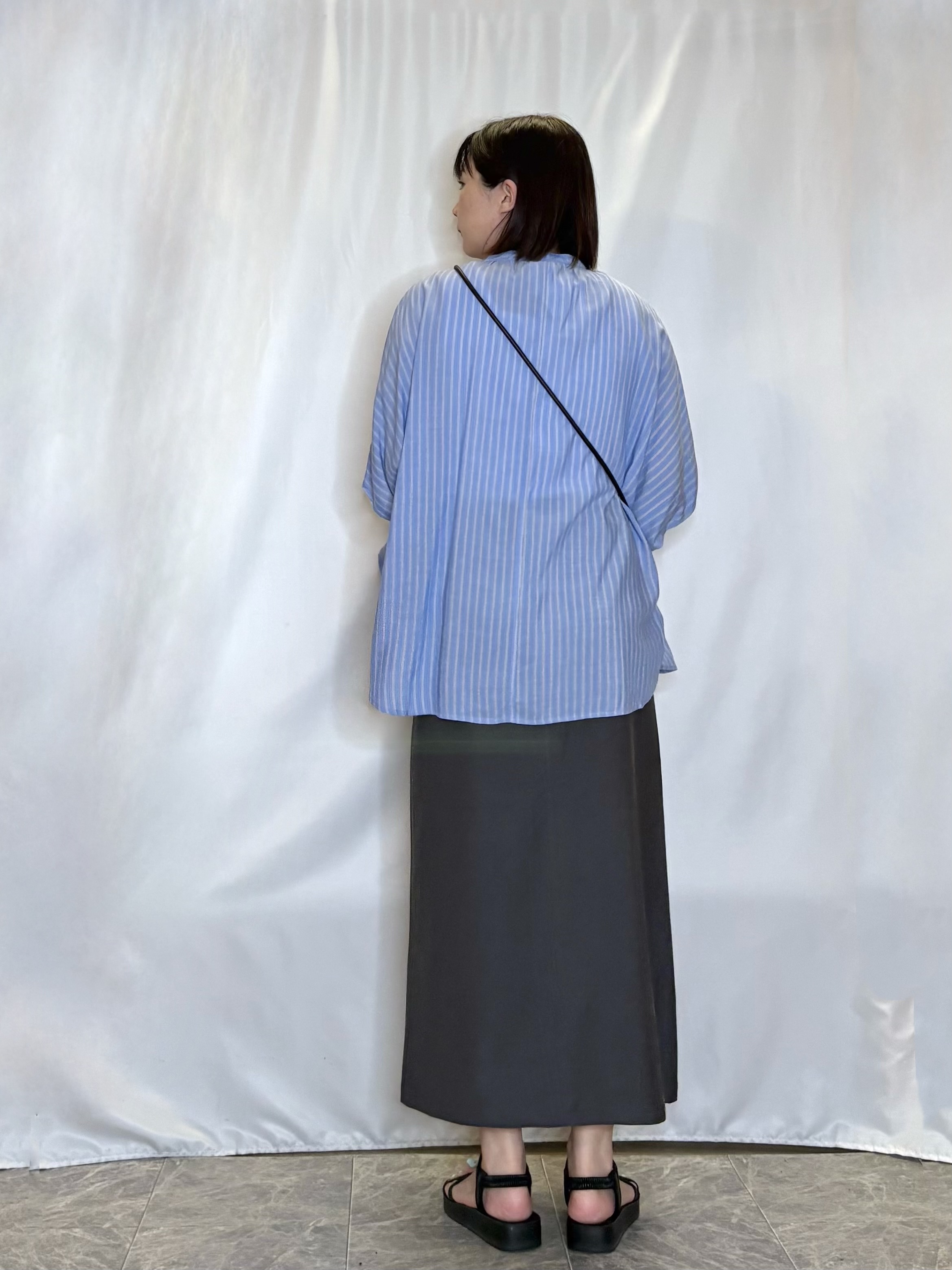 ネリさんの「SHOO･LA･RUE｜【ひんやり/洗濯機可/体型カバー】二の腕隠れる ゆるっと襟ギャザーレーヨンブラウス」を使ったコーディネート