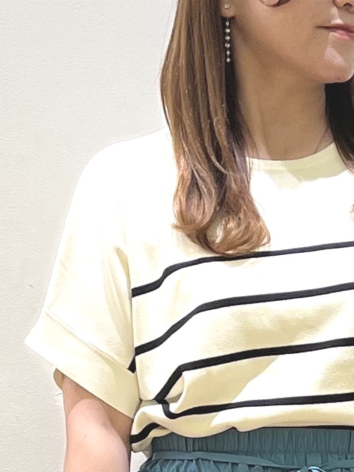 ゆっきーさんの「SHOO･LA･RUE｜【毎日洗える/ひんやり/UV】二の腕隠れる さらっとドルマン半袖ニット」を使ったコーディネート