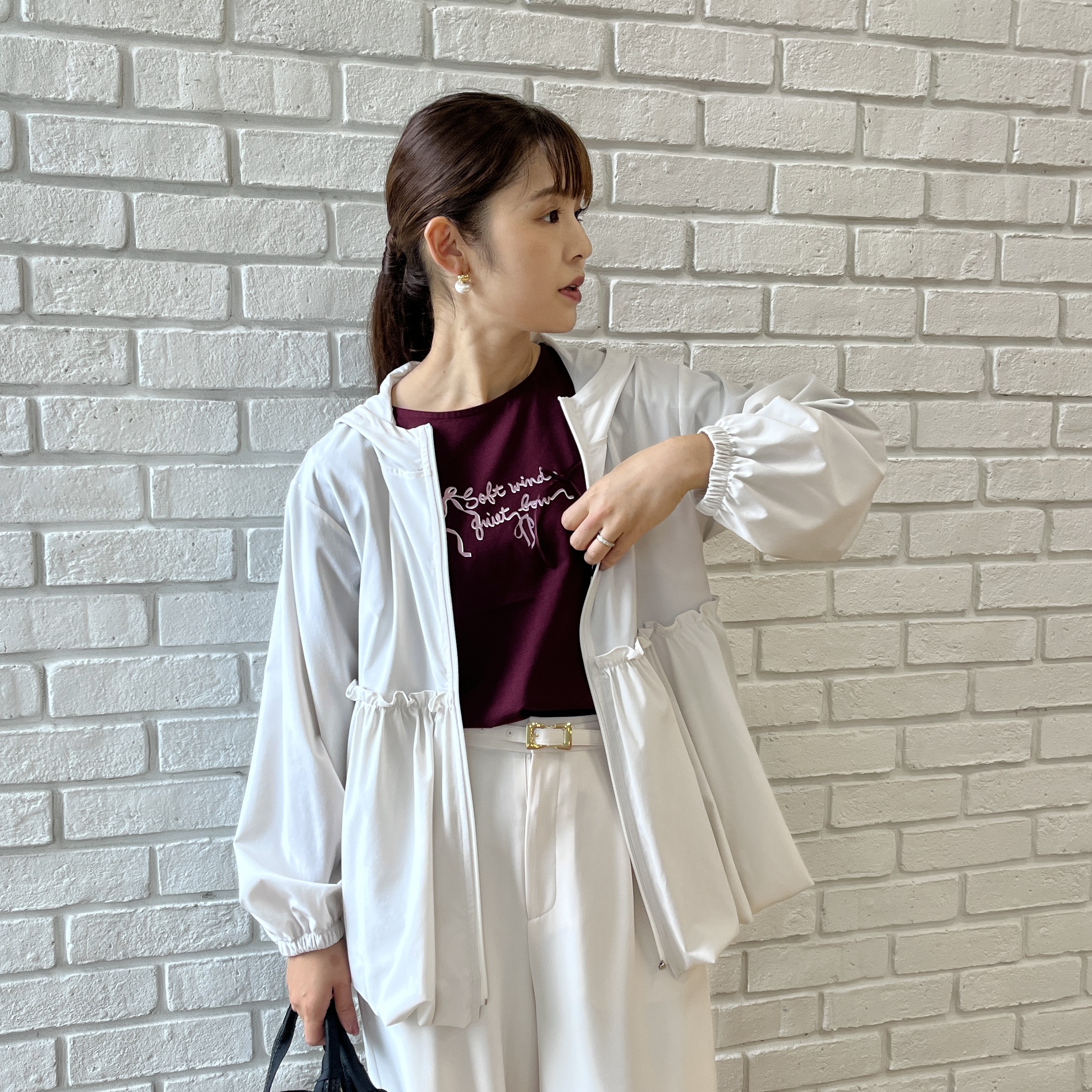 makiさんの「Couture brooch｜リボンロゴTシャツ」を使ったコーディネート