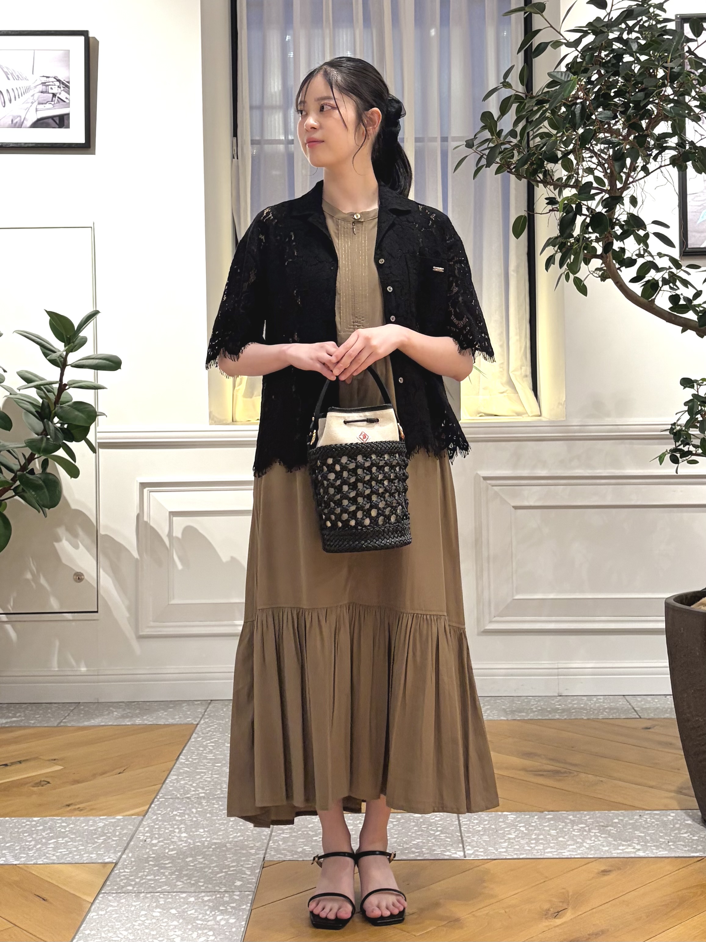 pupiさんの「DRESSTERIOR｜【羽織りにも便利】コードレースブラウス」を使ったコーディネート