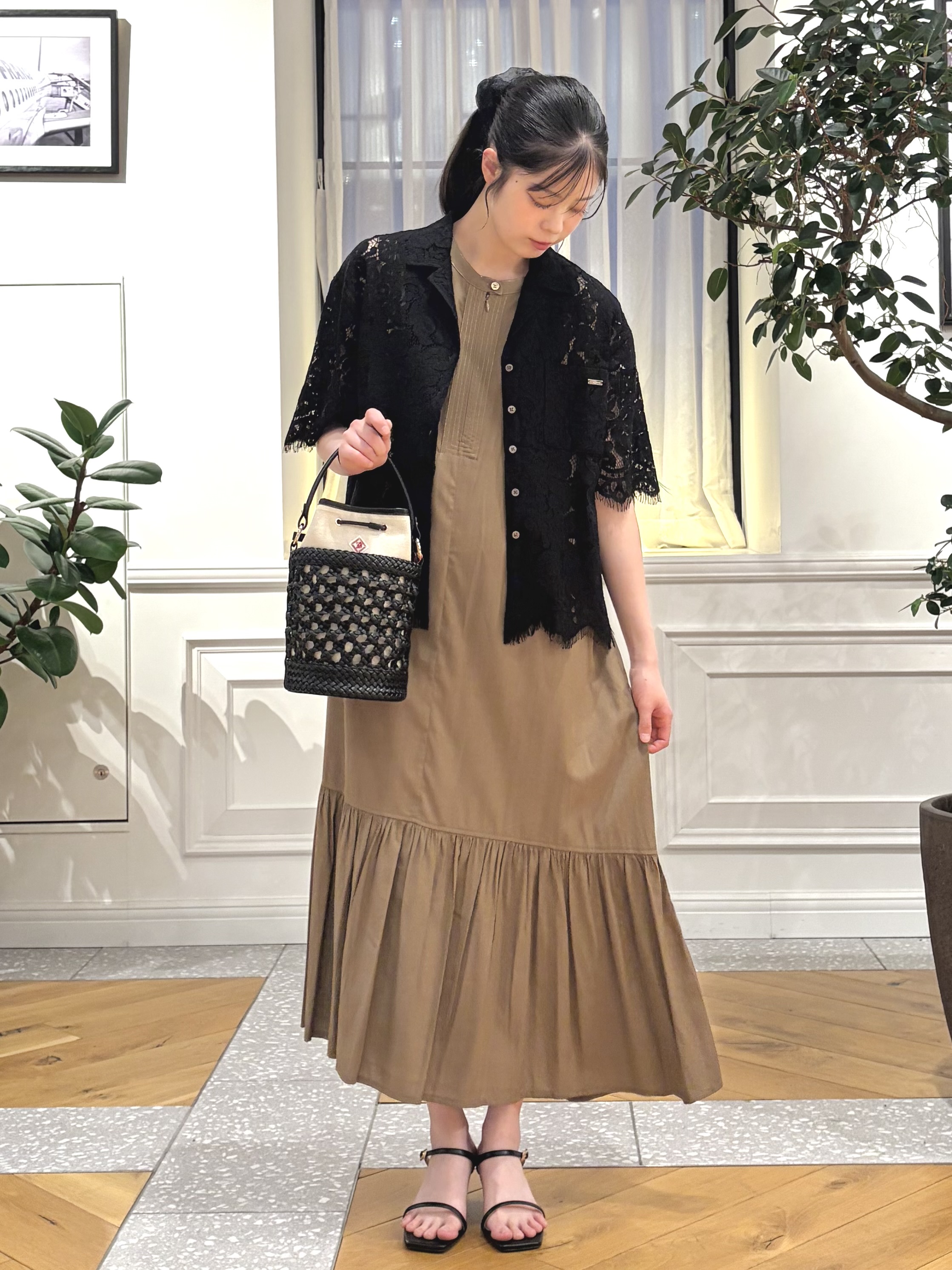 pupiさんの「DRESSTERIOR｜【羽織りにも便利】コードレースブラウス」を使ったコーディネート