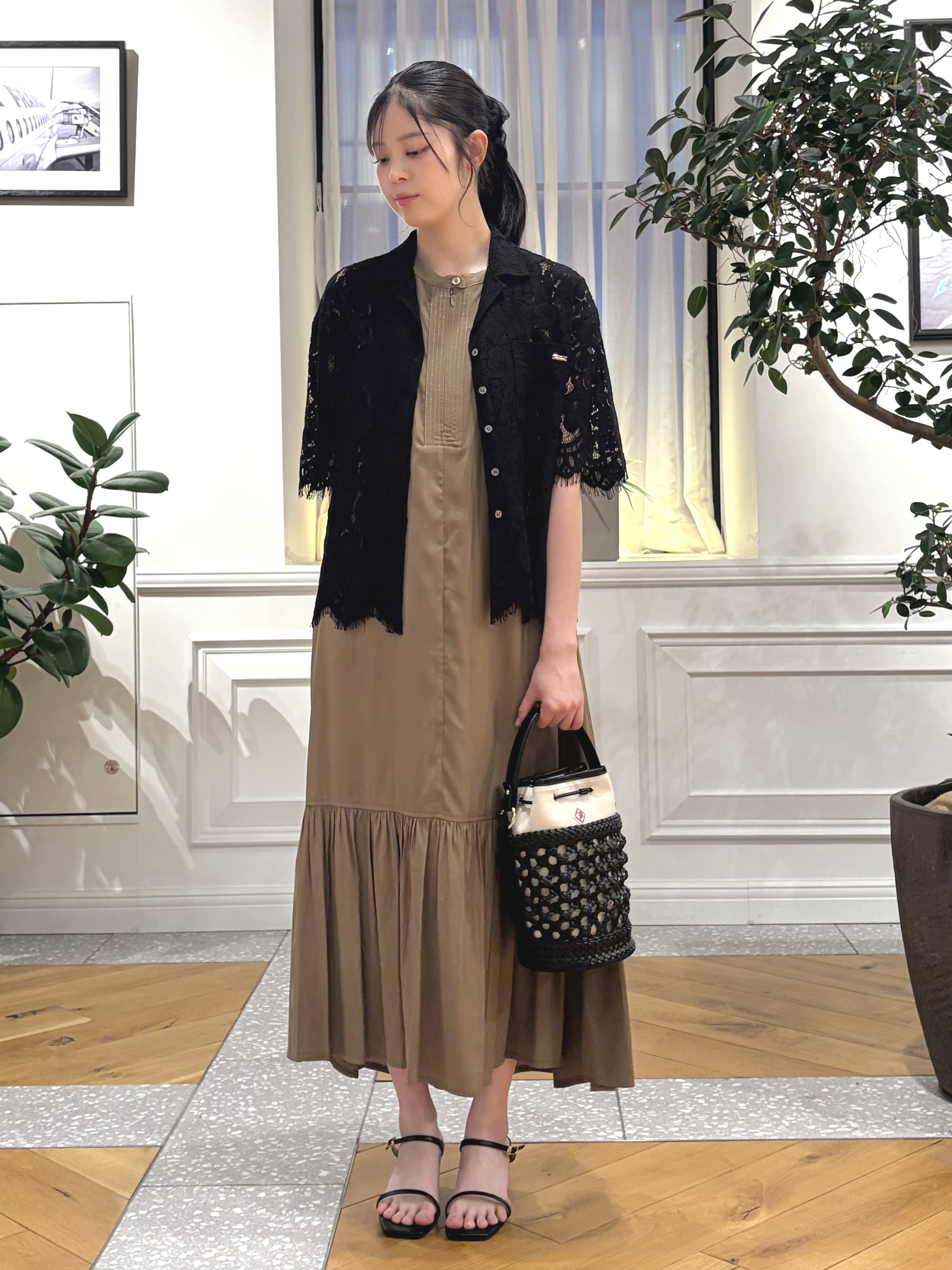 pupiさんの「DRESSTERIOR｜【羽織りにも便利】コードレースブラウス」を使ったコーディネート