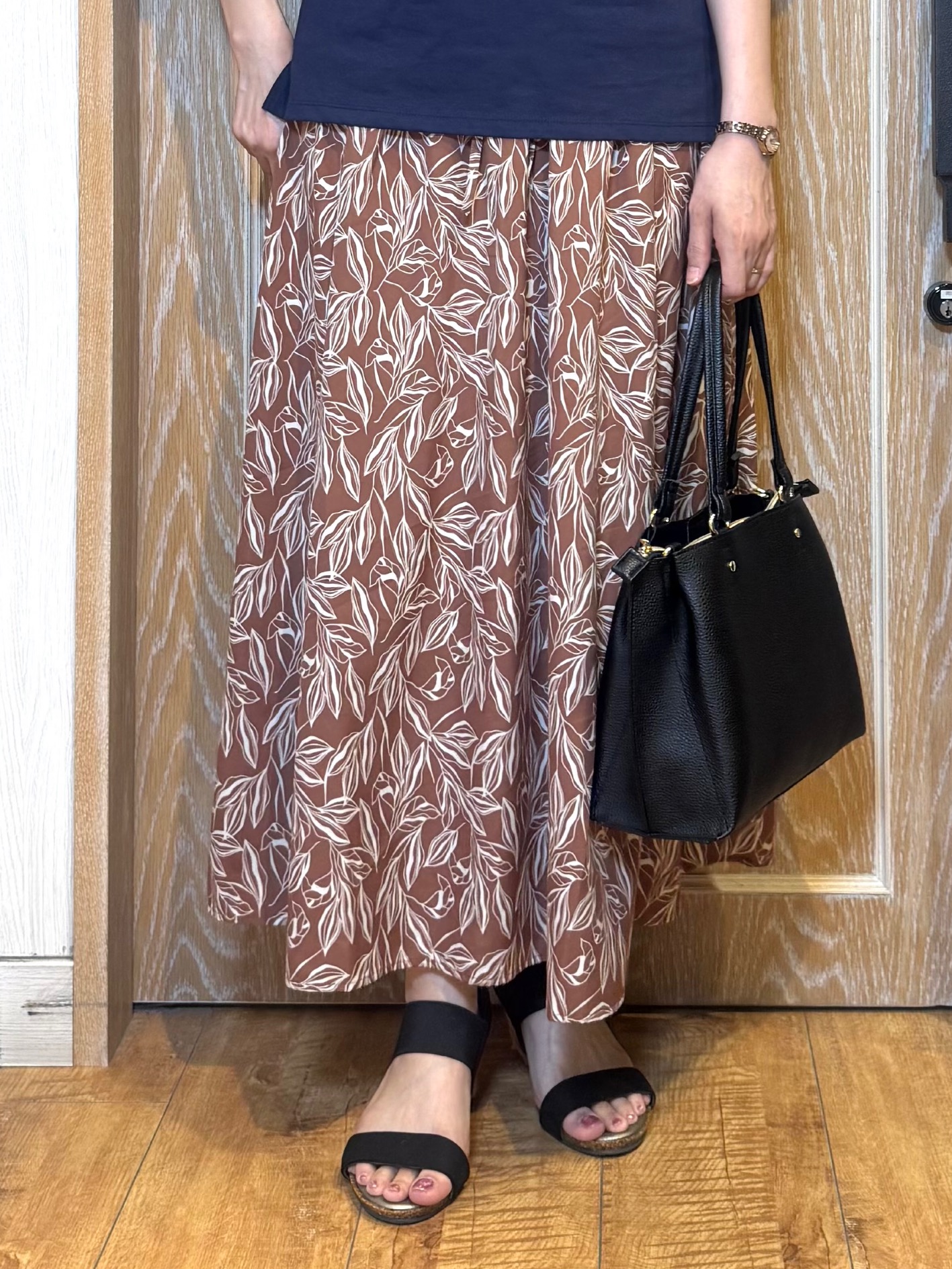 KAORIさんの「SHOO･LA･RUE｜【汗じみ防止/ひんやり/体型カバー】真夏でも安心。汗じみが気にならない お袖レースフレアTシャツ」を使ったコーディネート