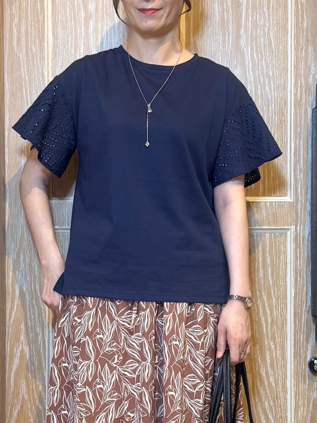 KAORIさんの「SHOO･LA･RUE｜【汗じみ防止/ひんやり/体型カバー】真夏でも安心。汗じみが気にならない お袖レースフレアTシャツ」を使ったコーディネート