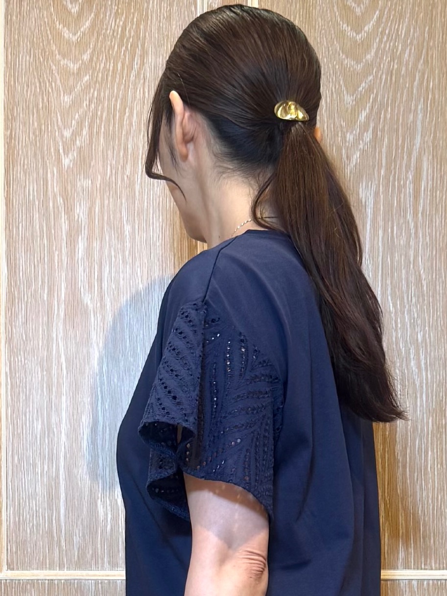 KAORIさんの「SHOO･LA･RUE｜【汗じみ防止/ひんやり/体型カバー】真夏でも安心。汗じみが気にならない お袖レースフレアTシャツ」を使ったコーディネート