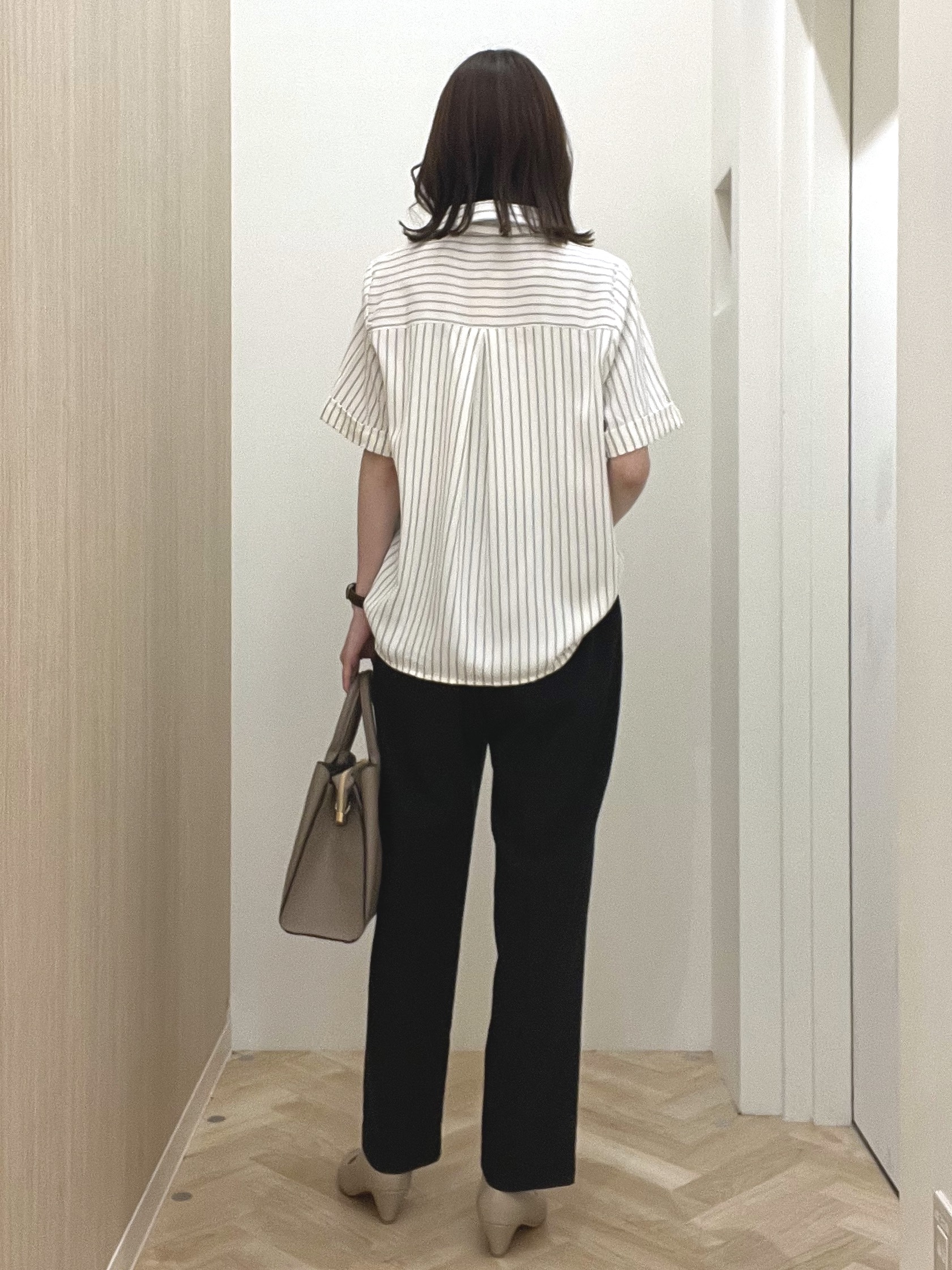 おまつさんの「grove｜半袖になって再登場！【洗える】チャーム付きマルチWAYボウタイブラウス」を使ったコーディネート