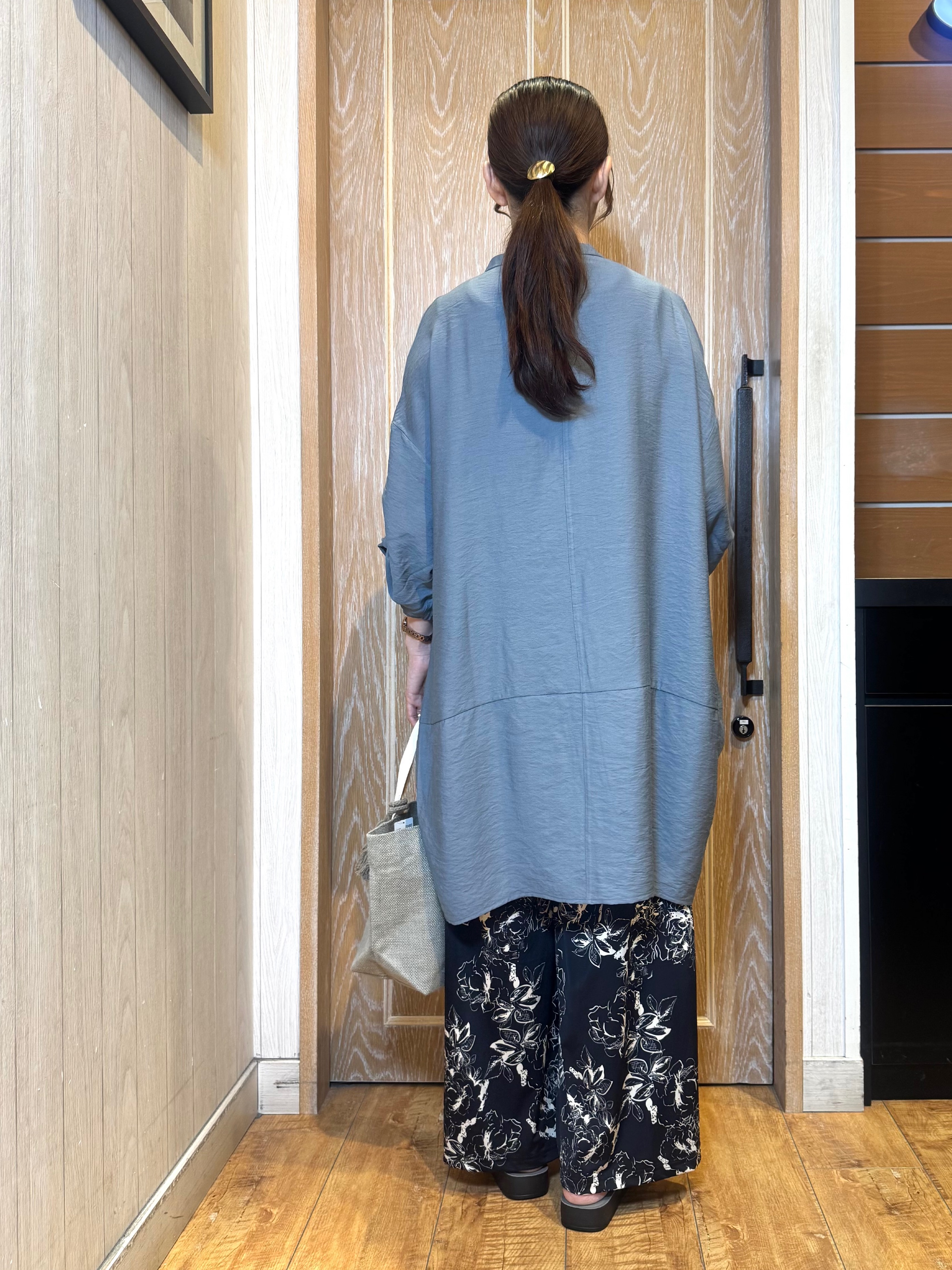 KAORIさんの「SHOO･LA･RUE｜【ひんやり/S-LL/洗濯機可】体型カバーにも ゆるっとリラックスチュニック」を使ったコーディネート