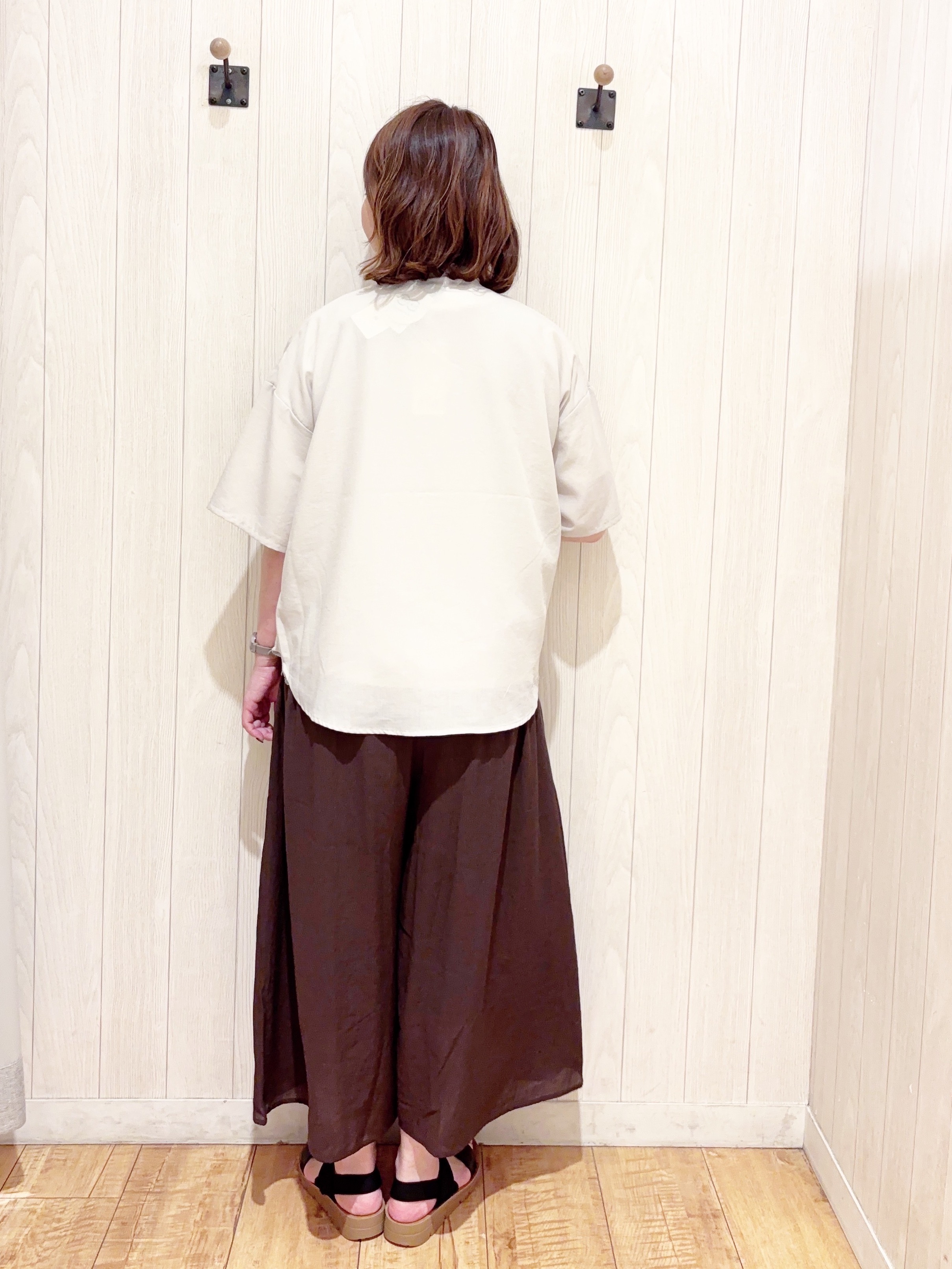 あいこさんの「SHOO･LA･RUE｜【洗濯機可/S-LL】大人の抜け感 ゆるっと5分袖シャツ」を使ったコーディネート