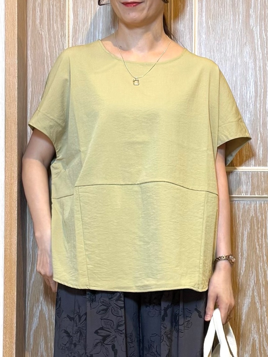 KAORIさんの「SHOO･LA･RUE｜【洗濯機可/セットアップ可】軽凛(かろりん) ひんやり切替コクーントップス」を使ったコーディネート