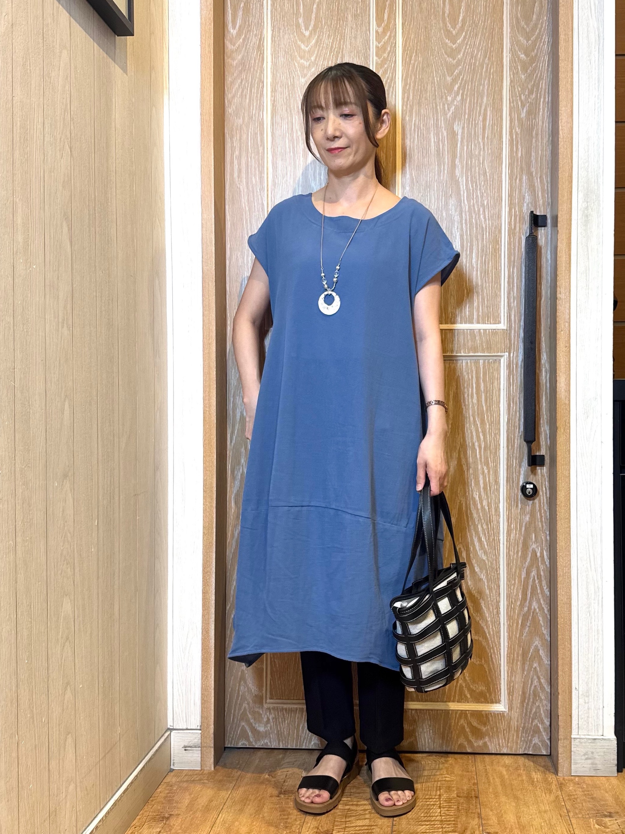 KAORIさんの「SHOO･LA･RUE｜【S-LL/洗濯機可/体型カバー】ふんわりラインが女性らしい コクーンワンピース」を使ったコーディネート