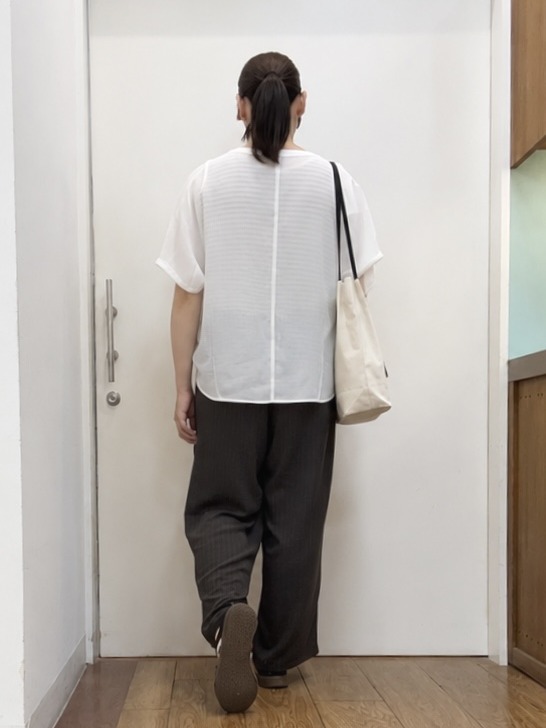 Karinさんの「SHOO･LA･RUE｜【洗濯機可/選べる6色】程よいシアー感が涼し気 ゆったりワッシャードルマンブラウス」を使ったコーディネート
