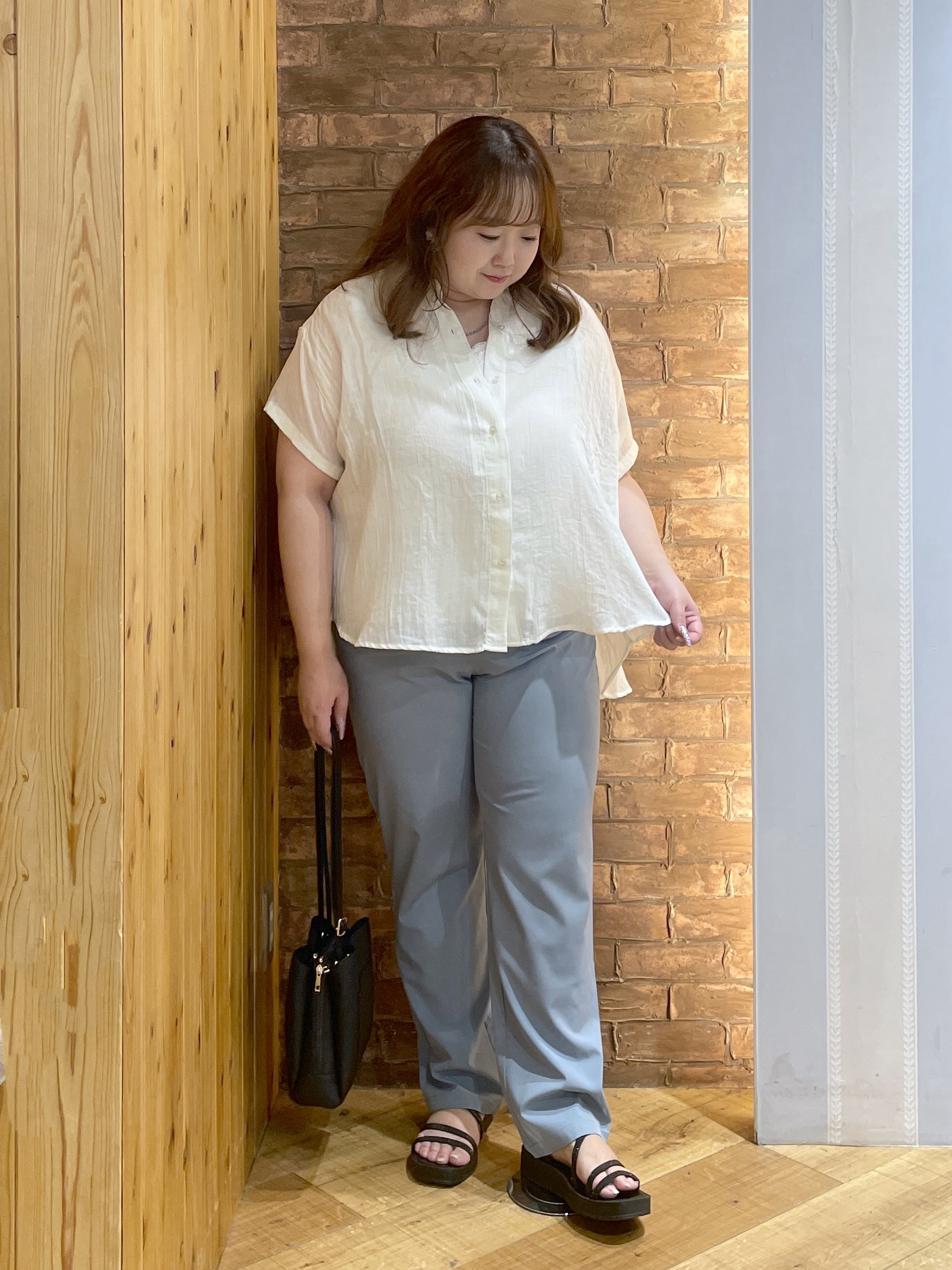 Risaさんの「SHOO･LA･RUE｜ヒップがすっぽり隠れる やわらか5分袖シアーシャツ」を使ったコーディネート