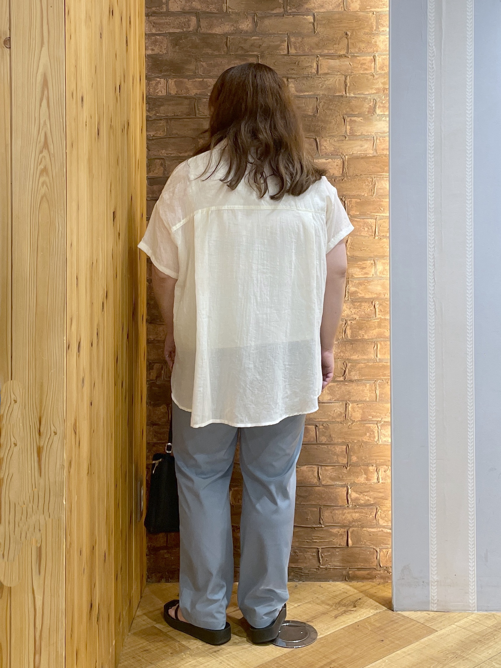 Risaさんの「SHOO･LA･RUE｜ヒップがすっぽり隠れる やわらか5分袖シアーシャツ」を使ったコーディネート
