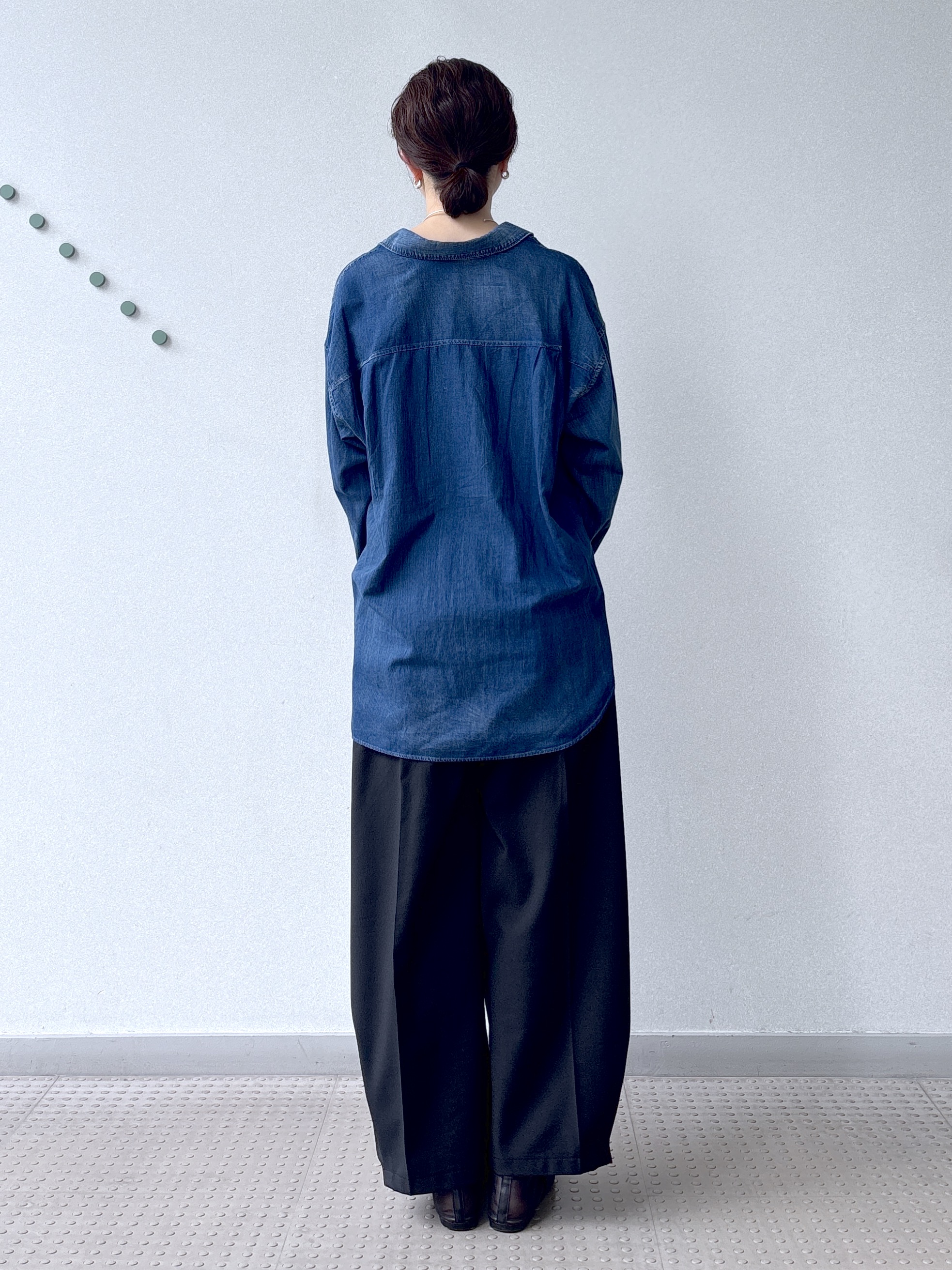 saitoさんの「DRESSTERIOR｜【涼しく着映え】シアーデニムシャツ」を使ったコーディネート