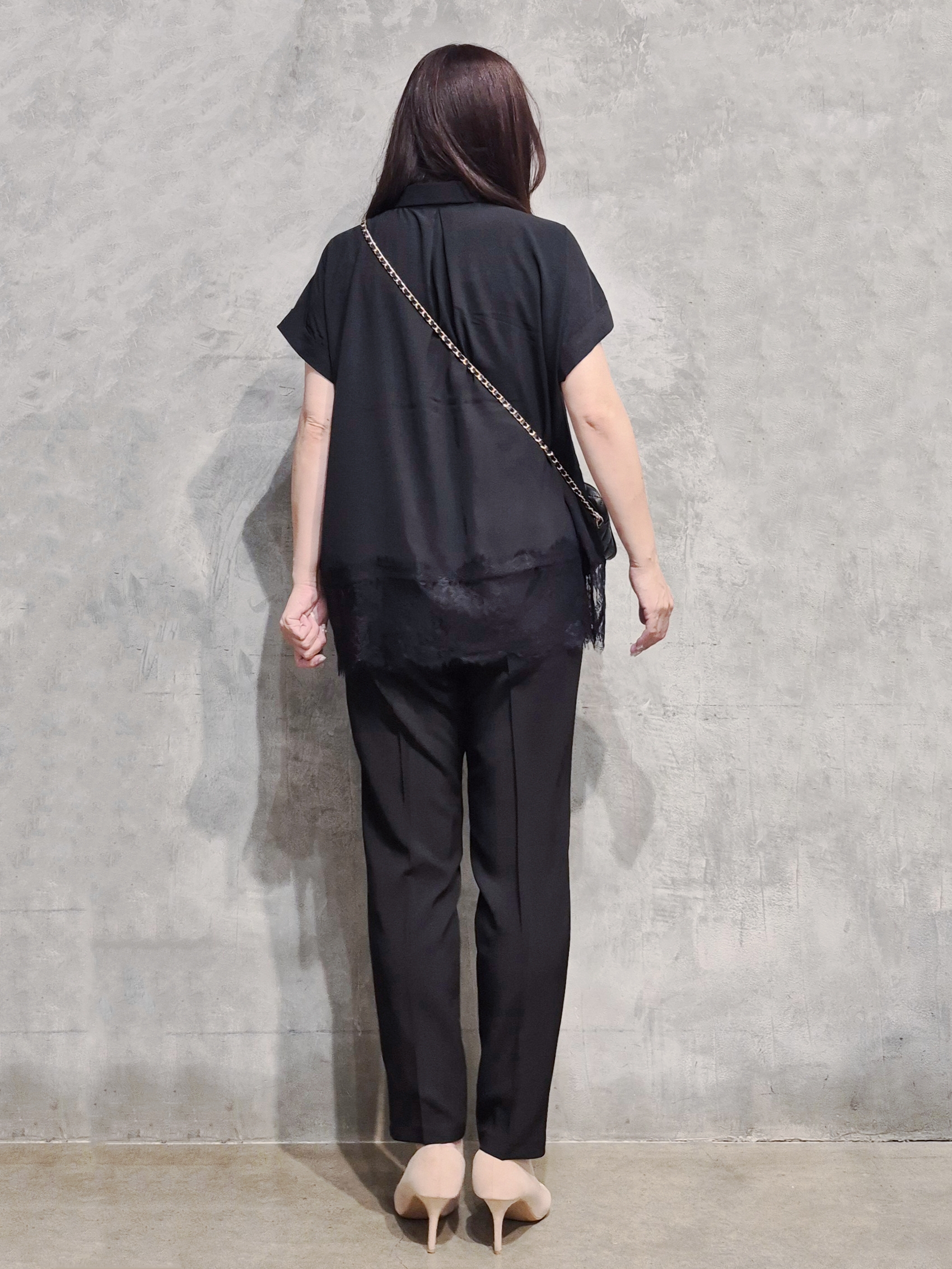 ひさえさんの「THE SHOP TK｜【ひんやり/体型カバー】裾レース切り替え スキッパーシャツ」を使ったコーディネート