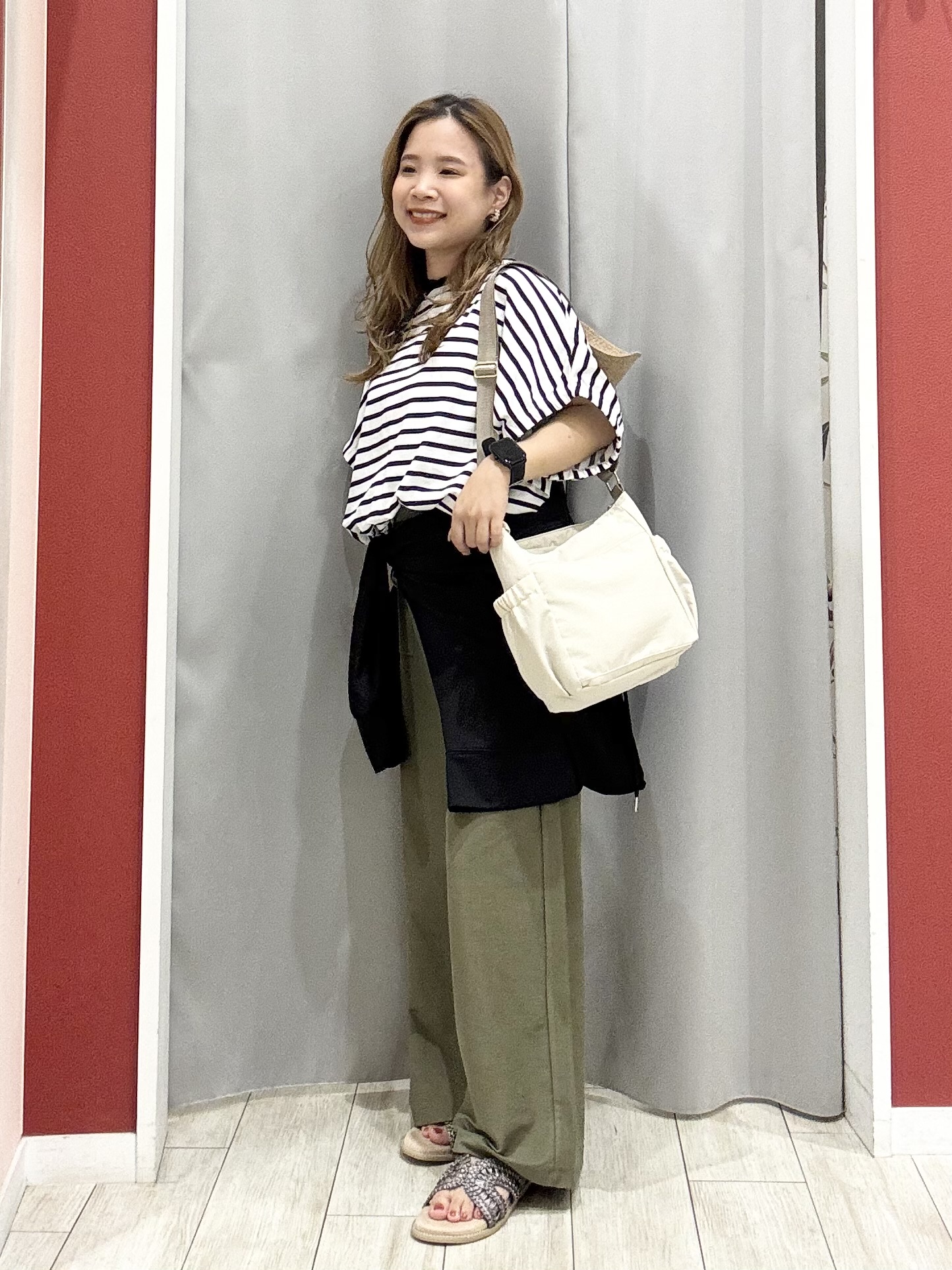 shioさんの「SHOO･LA･RUE｜【ひんやり/UV/S-LL/洗濯機可】手の甲から首元まで隠れる 指穴つき ドルマンパーカー」を使ったコーディネート