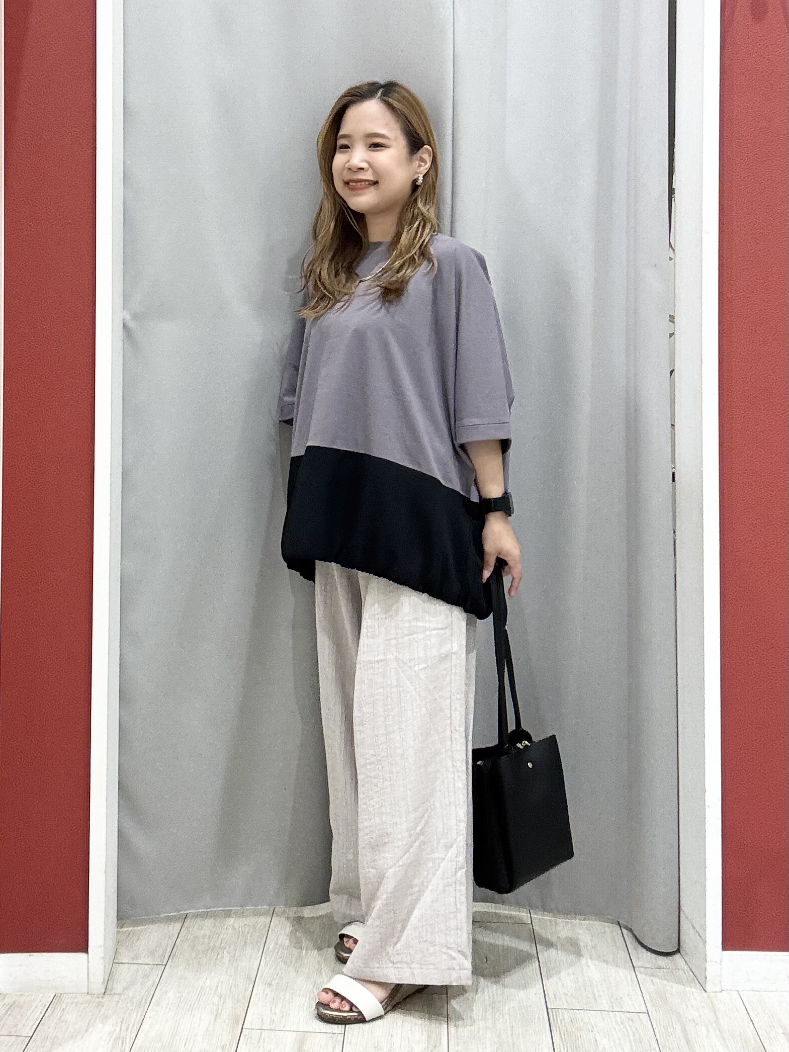 shioさんの「SHOO･LA･RUE｜【洗濯機可/体型カバー】インせず着られる 裾配色 ゆったりバルーントップス」を使ったコーディネート