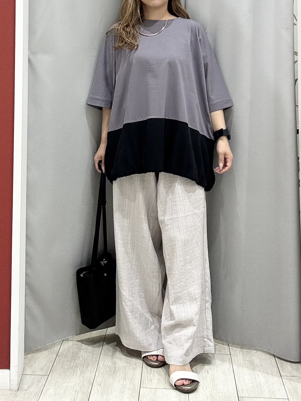 shioさんの「SHOO･LA･RUE｜【洗濯機可/体型カバー】インせず着られる 裾配色 ゆったりバルーントップス」を使ったコーディネート