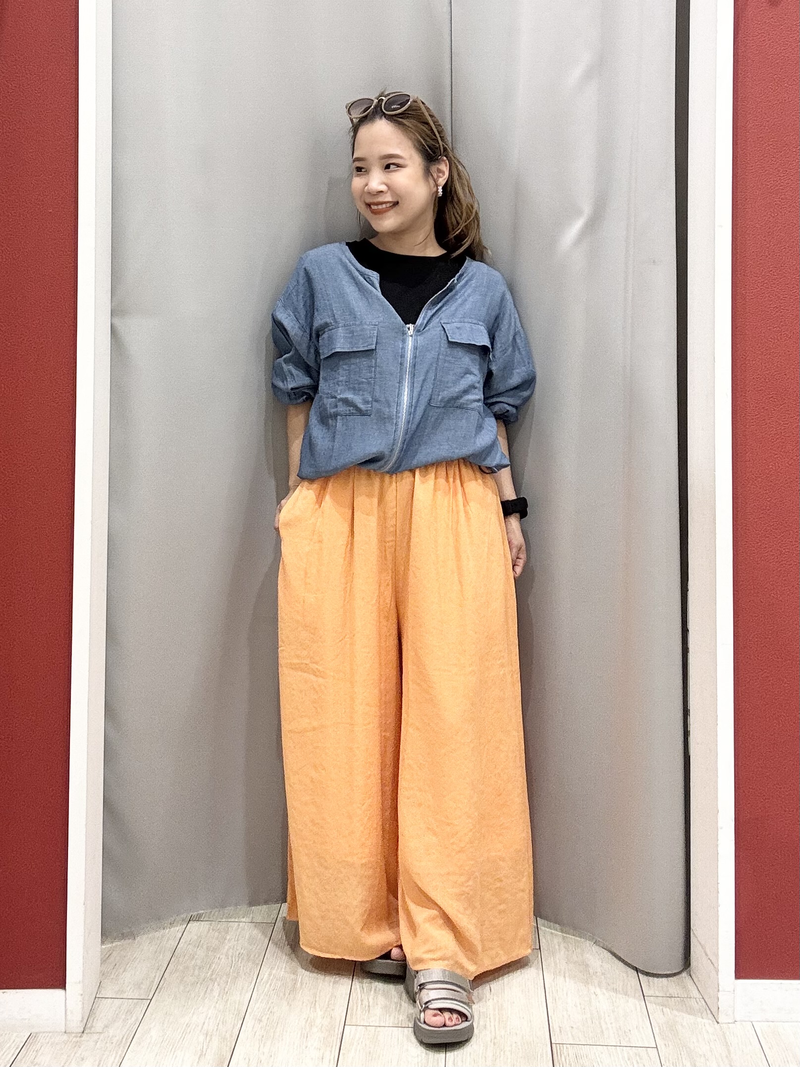 shioさんの「SHOO･LA･RUE｜【UVカット/接触冷感】とろみタックノースリーブトップス」を使ったコーディネート