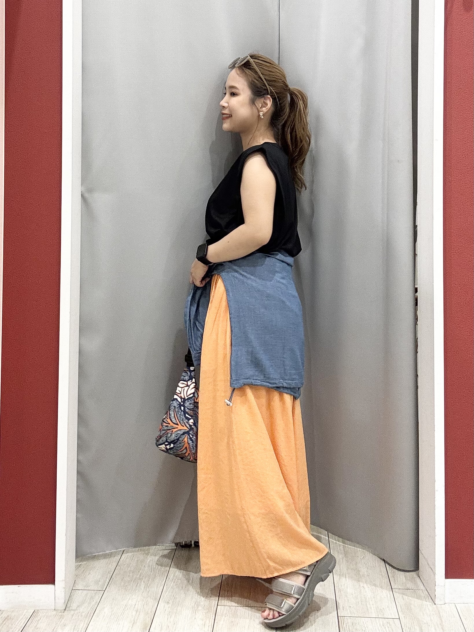 shioさんの「SHOO･LA･RUE｜【UVカット/接触冷感】とろみタックノースリーブトップス」を使ったコーディネート