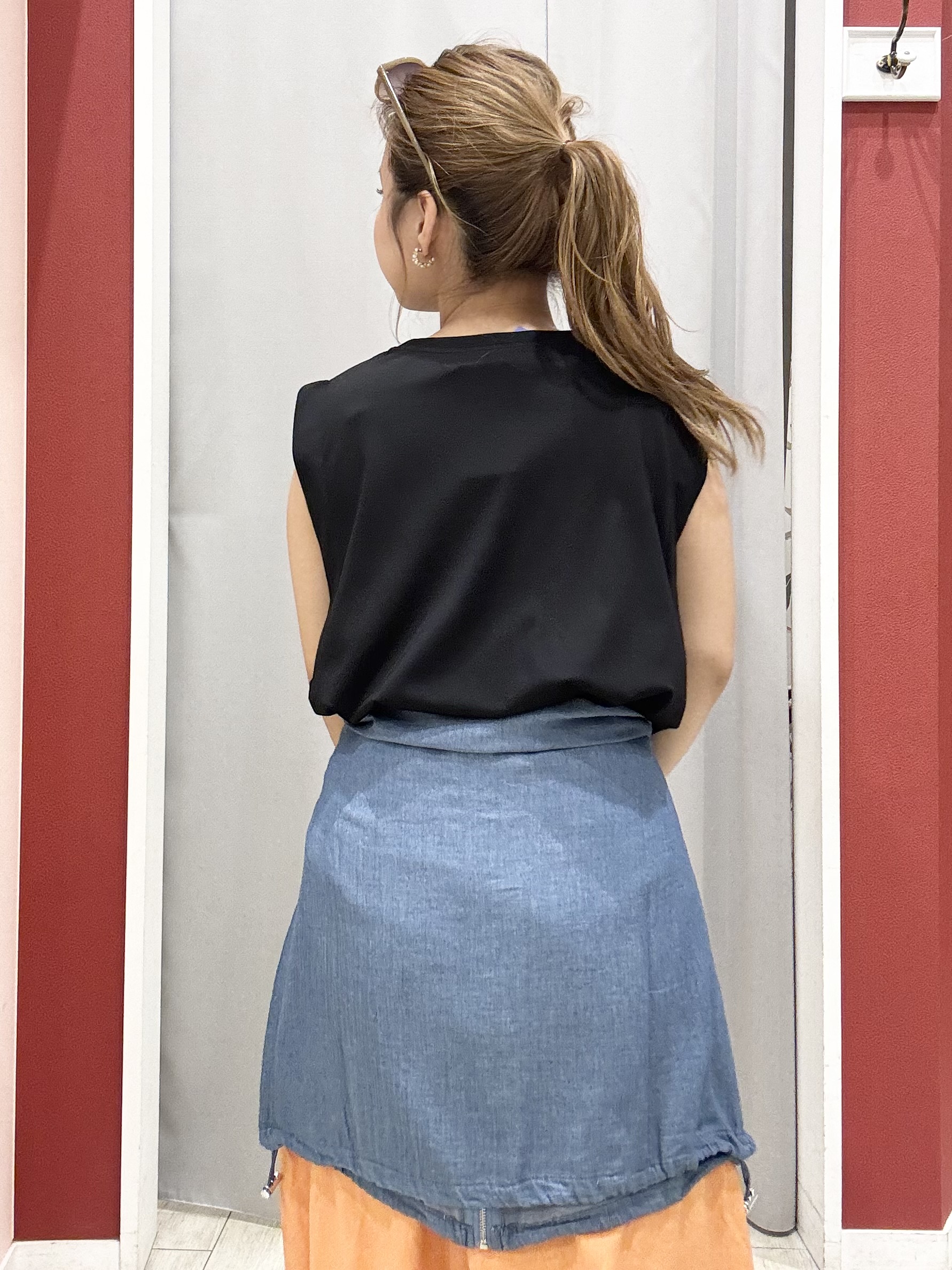 shioさんの「SHOO･LA･RUE｜【UVカット/接触冷感】とろみタックノースリーブトップス」を使ったコーディネート