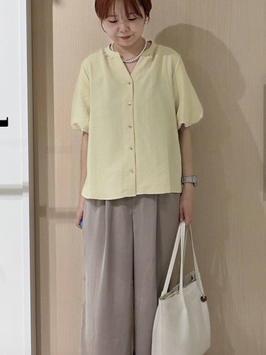 ひらしーさんの「SHOO･LA･RUE｜【S-LL/洗濯機可】バルーンスリーブ　キーネックブラウス」を使ったコーディネート