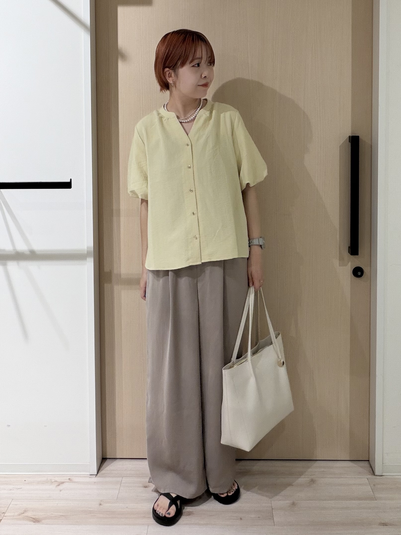 ひらしーさんの「SHOO･LA･RUE｜【S-LL/洗濯機可】バルーンスリーブ　キーネックブラウス」を使ったコーディネート