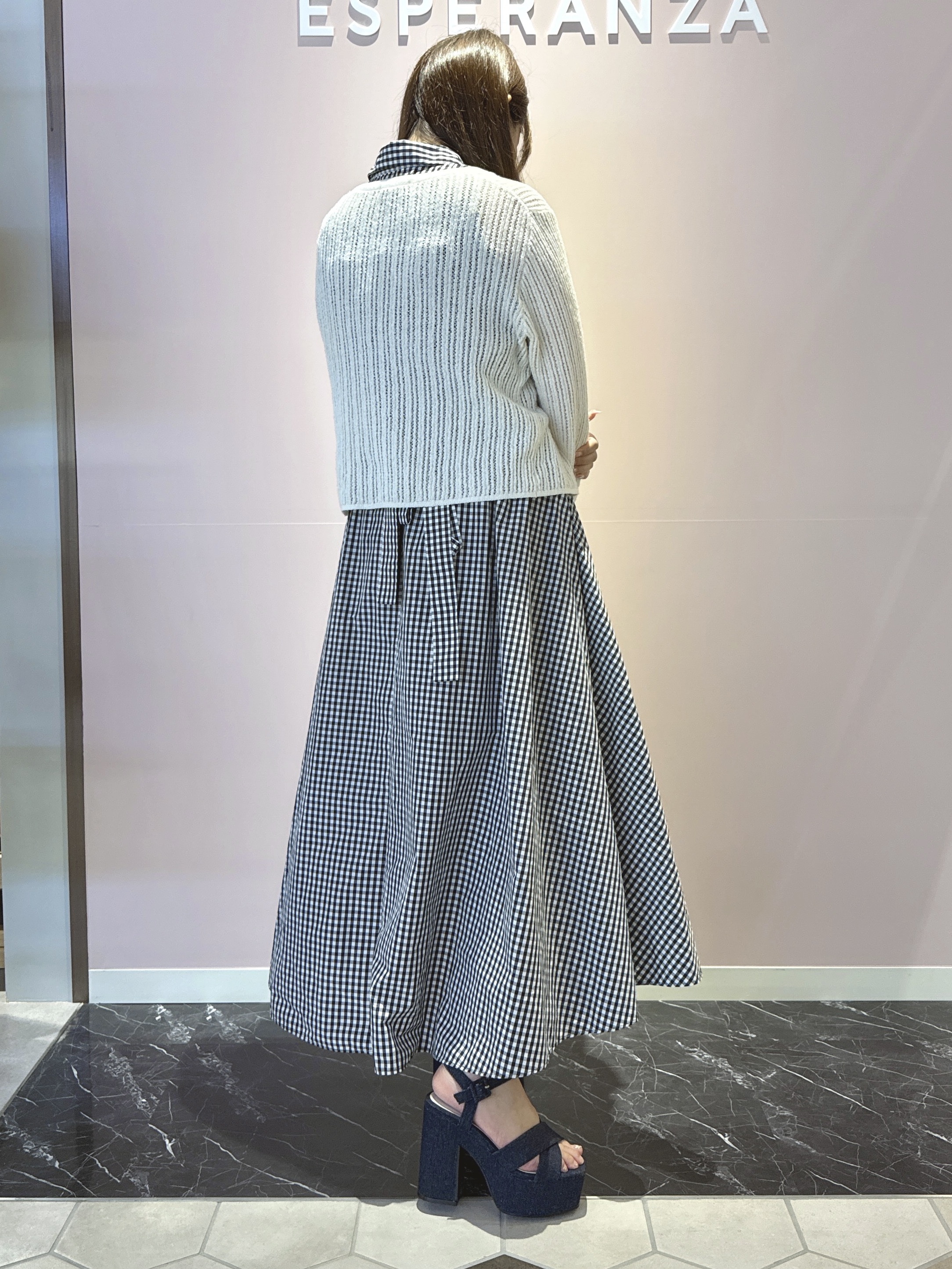 neinaさんの「ESPERANZA｜ラク盛り厚底サンダルⅢ」を使ったコーディネート
