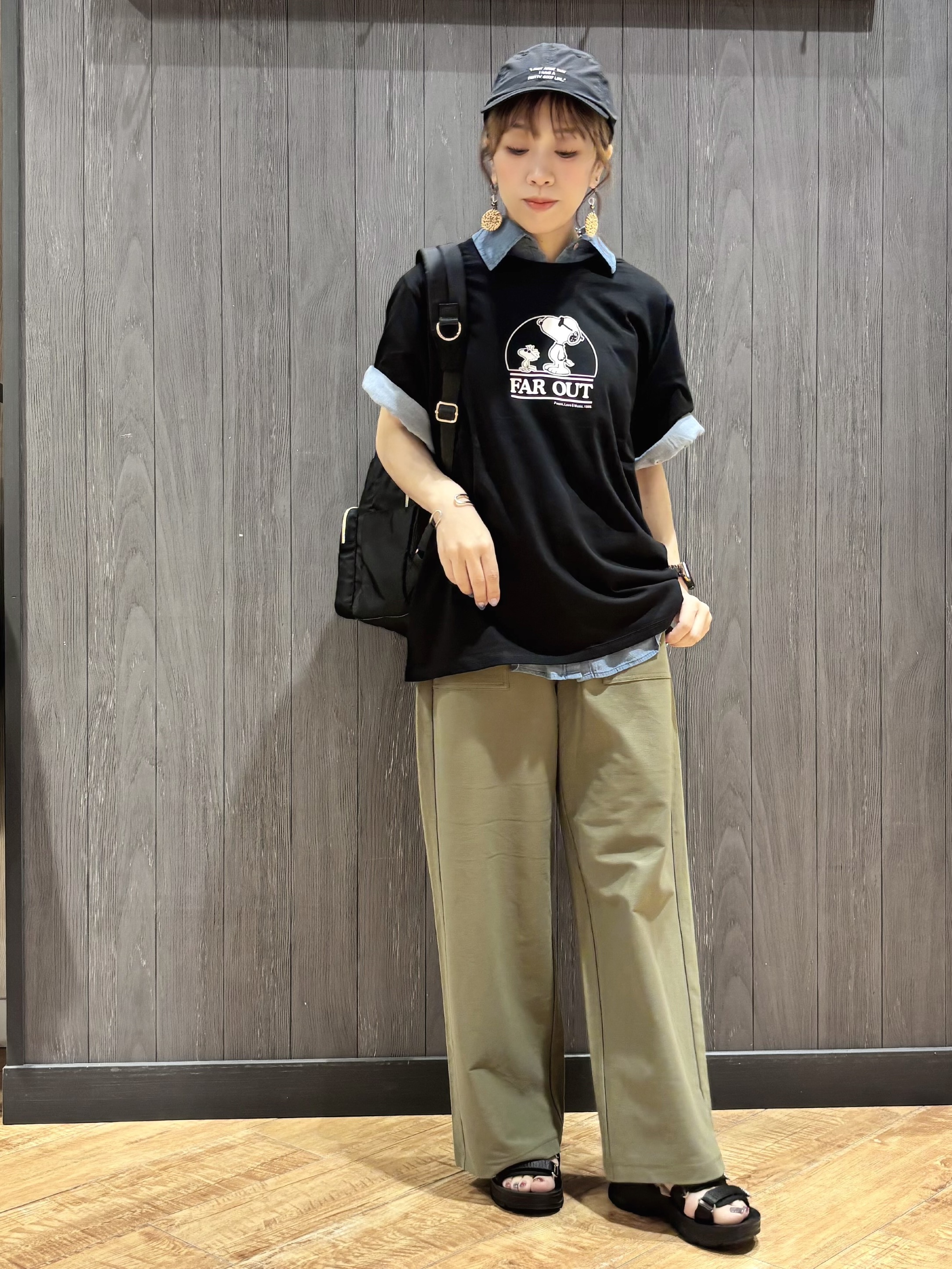 meiさんの「SHOO･LA･RUE｜【S-LL/洗濯機可/綿100%】やわらかシアーデニム 5分袖ポケットシャツ」を使ったコーディネート