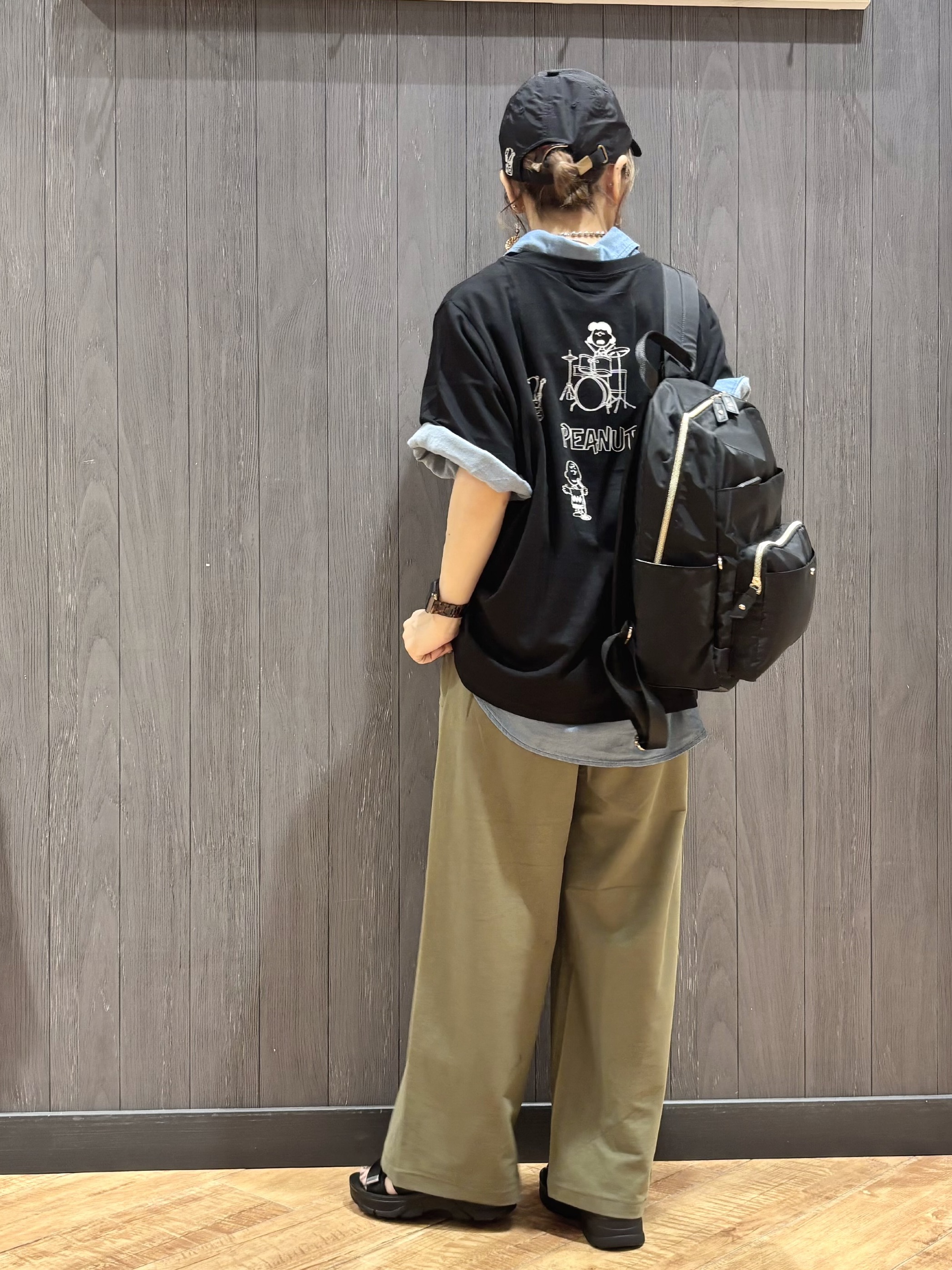 meiさんの「SHOO･LA･RUE｜【S-LL/洗濯機可/綿100%】やわらかシアーデニム 5分袖ポケットシャツ」を使ったコーディネート