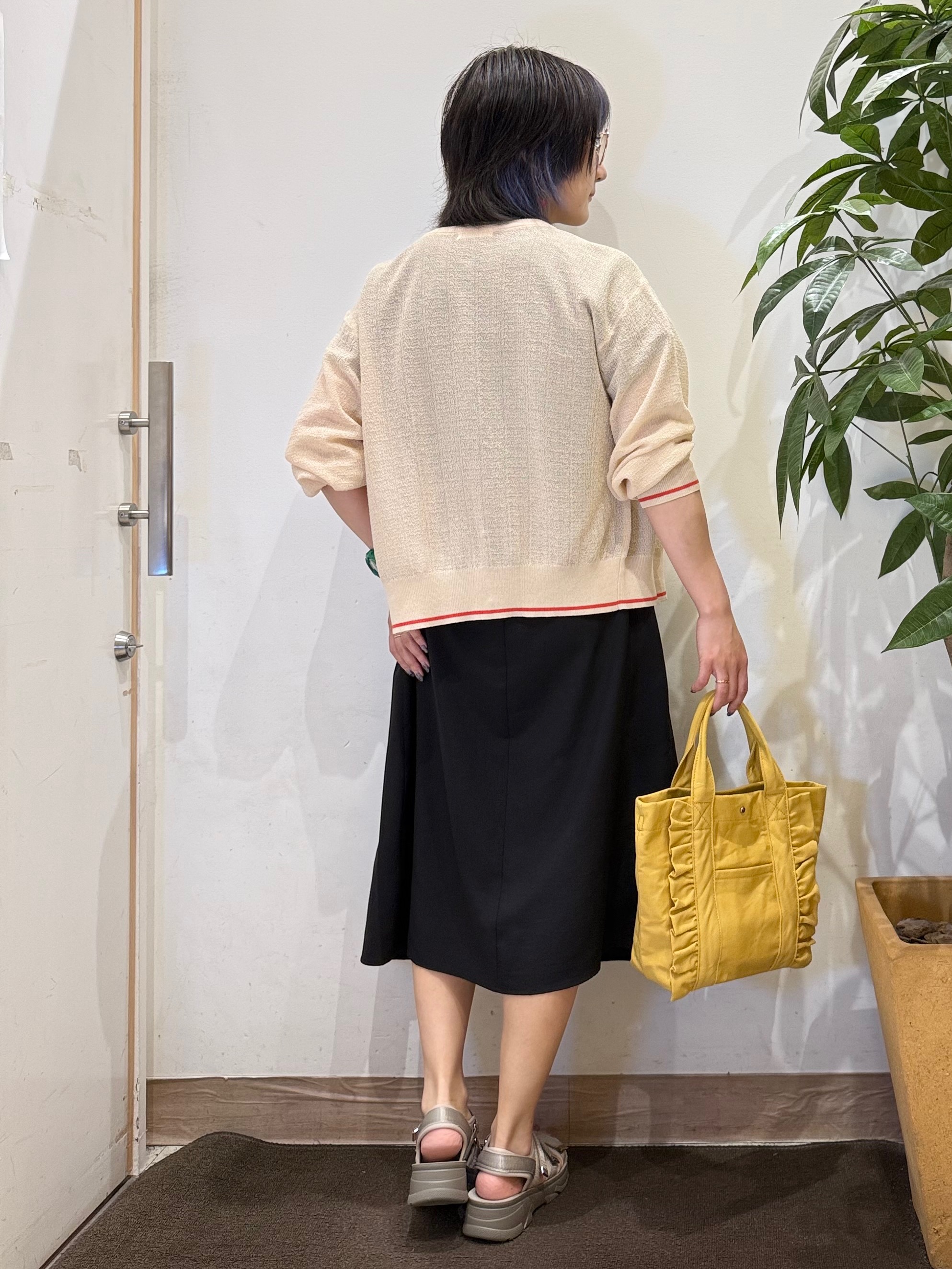 misakiさんの「SHOO･LA･RUE｜【S-LL/洗濯機可】さらっとタッチ ほんのりシアーカーディガン」を使ったコーディネート