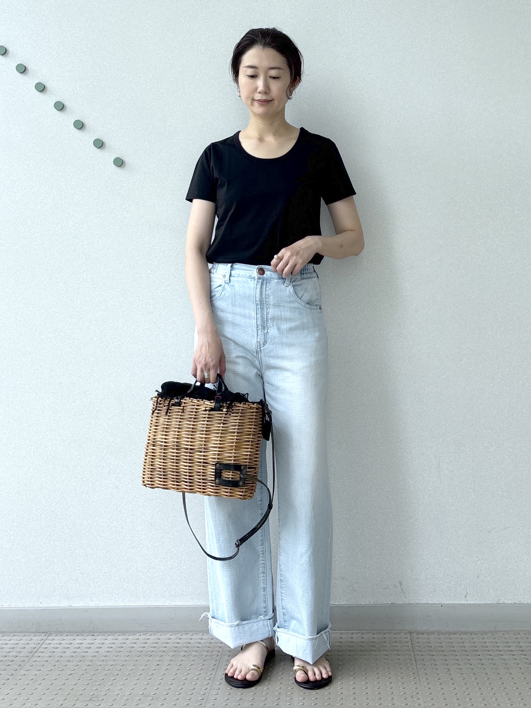 saitoさんの「DRESSTERIOR｜【接触冷感/抗菌防臭/UVカット】クールデオドラント UネックTシャツ」を使ったコーディネート