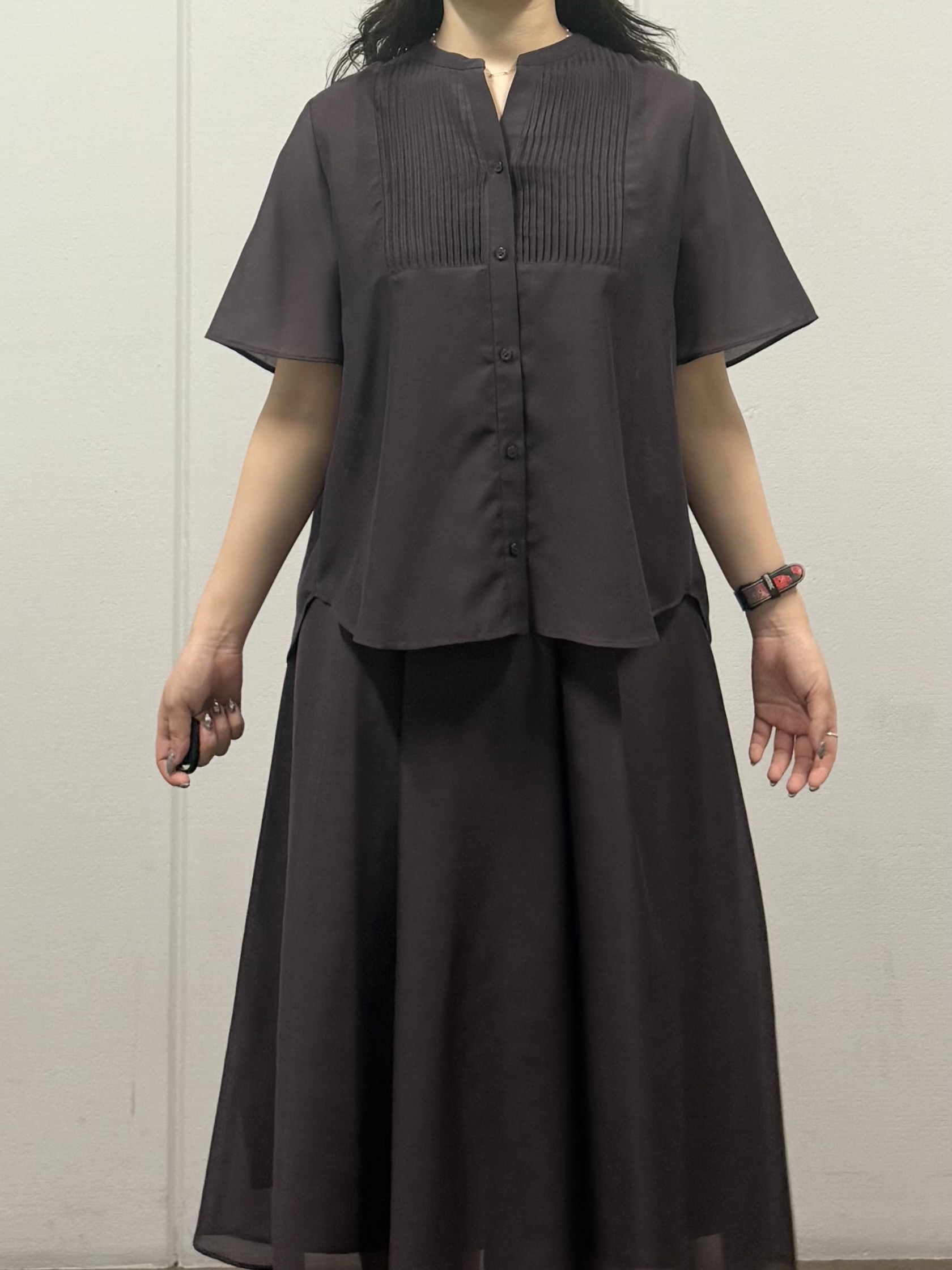 mizukiさんの「INDIVI｜【接触冷感/洗える】シアーシャンブレーピンタックブラウス」を使ったコーディネート