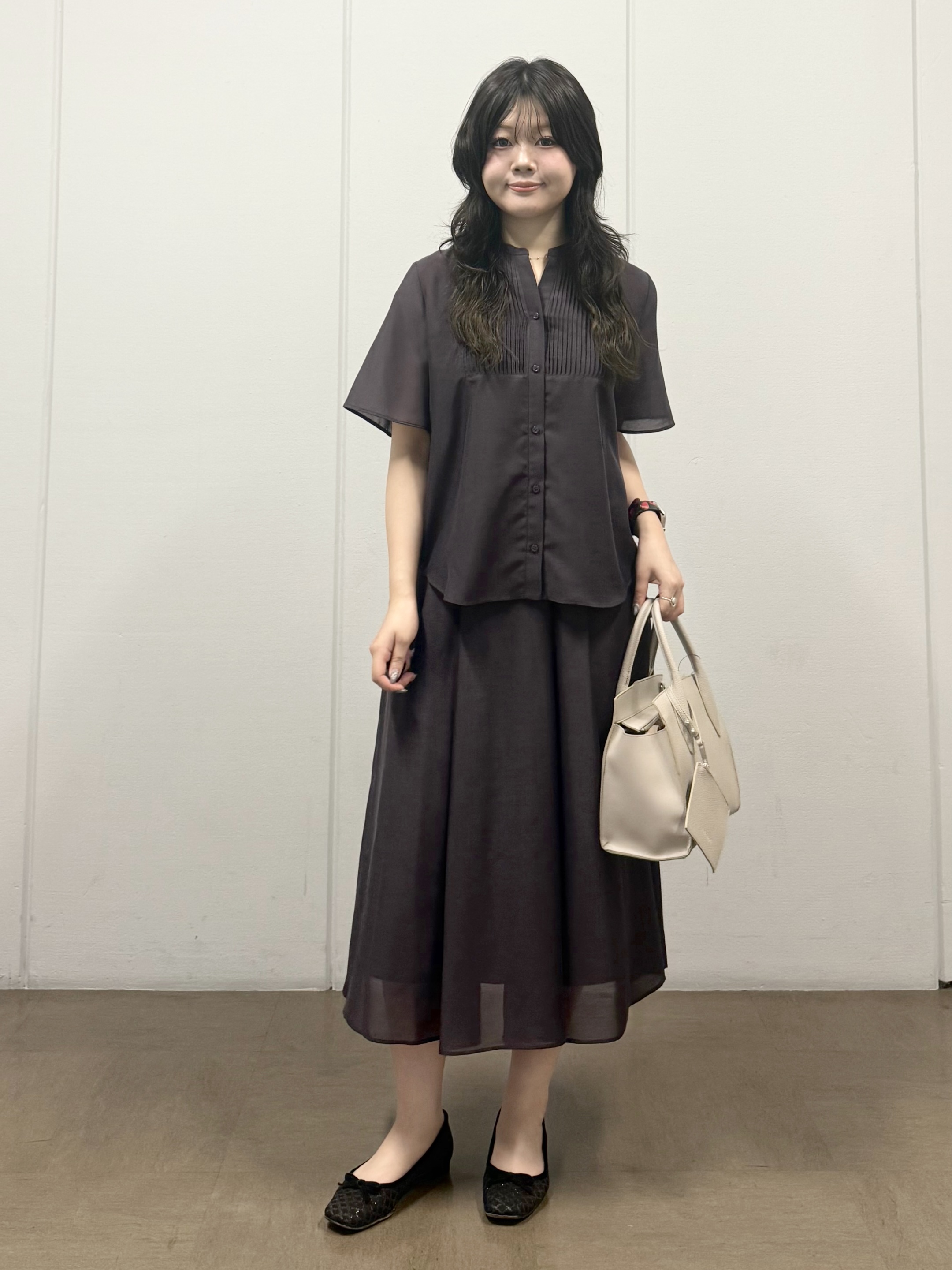 mizukiさんの「INDIVI｜【接触冷感/洗える】シアーシャンブレーピンタックブラウス」を使ったコーディネート