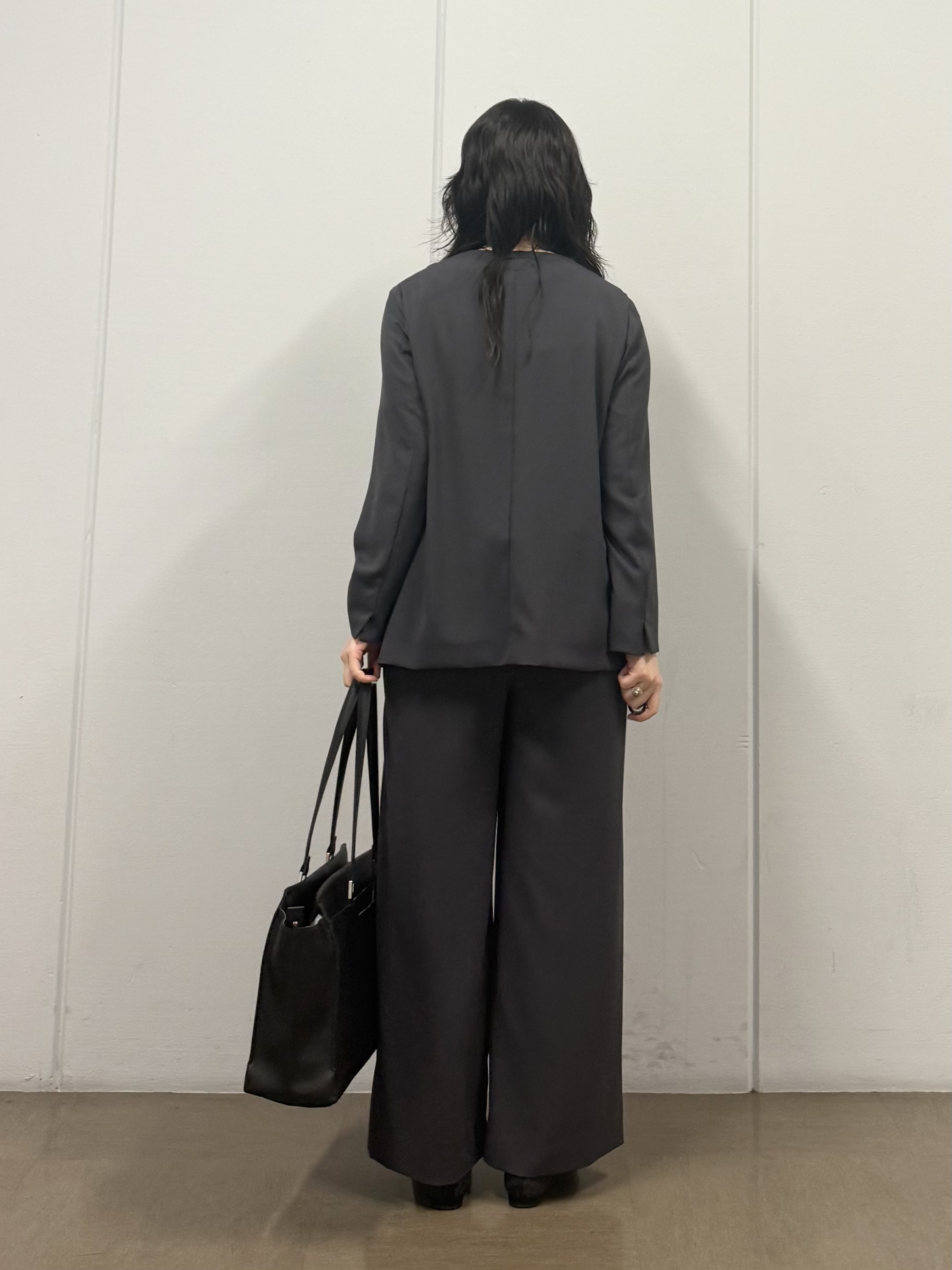 mizukiさんの「INDIVI｜【洗える／シアーチェック柄】異素材コンビスリーブトップス」を使ったコーディネート