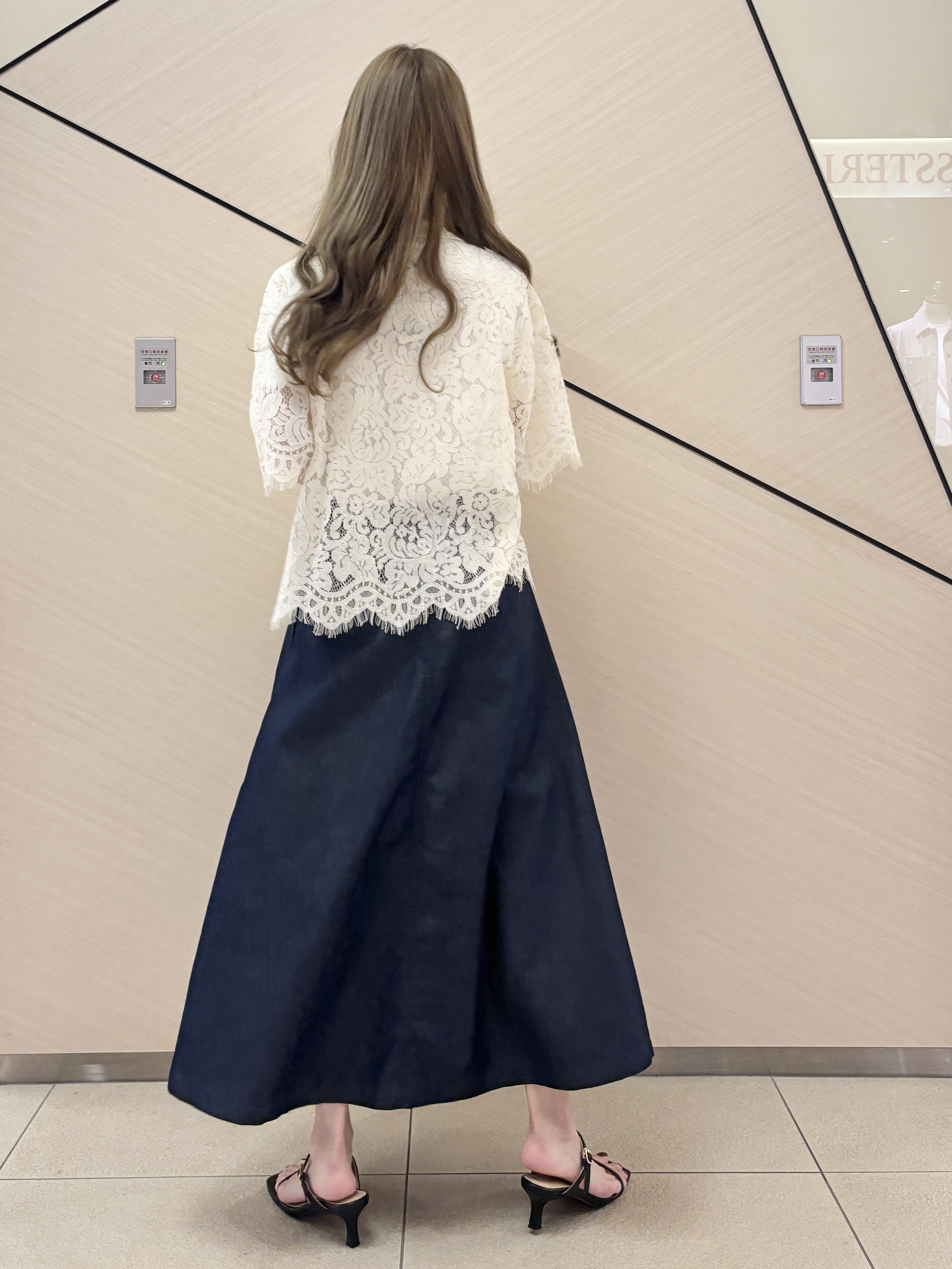 清水夏姫さんの「DRESSTERIOR｜【接触冷感/吸水速乾】クールタッチ デニムライク タックスカート」を使ったコーディネート