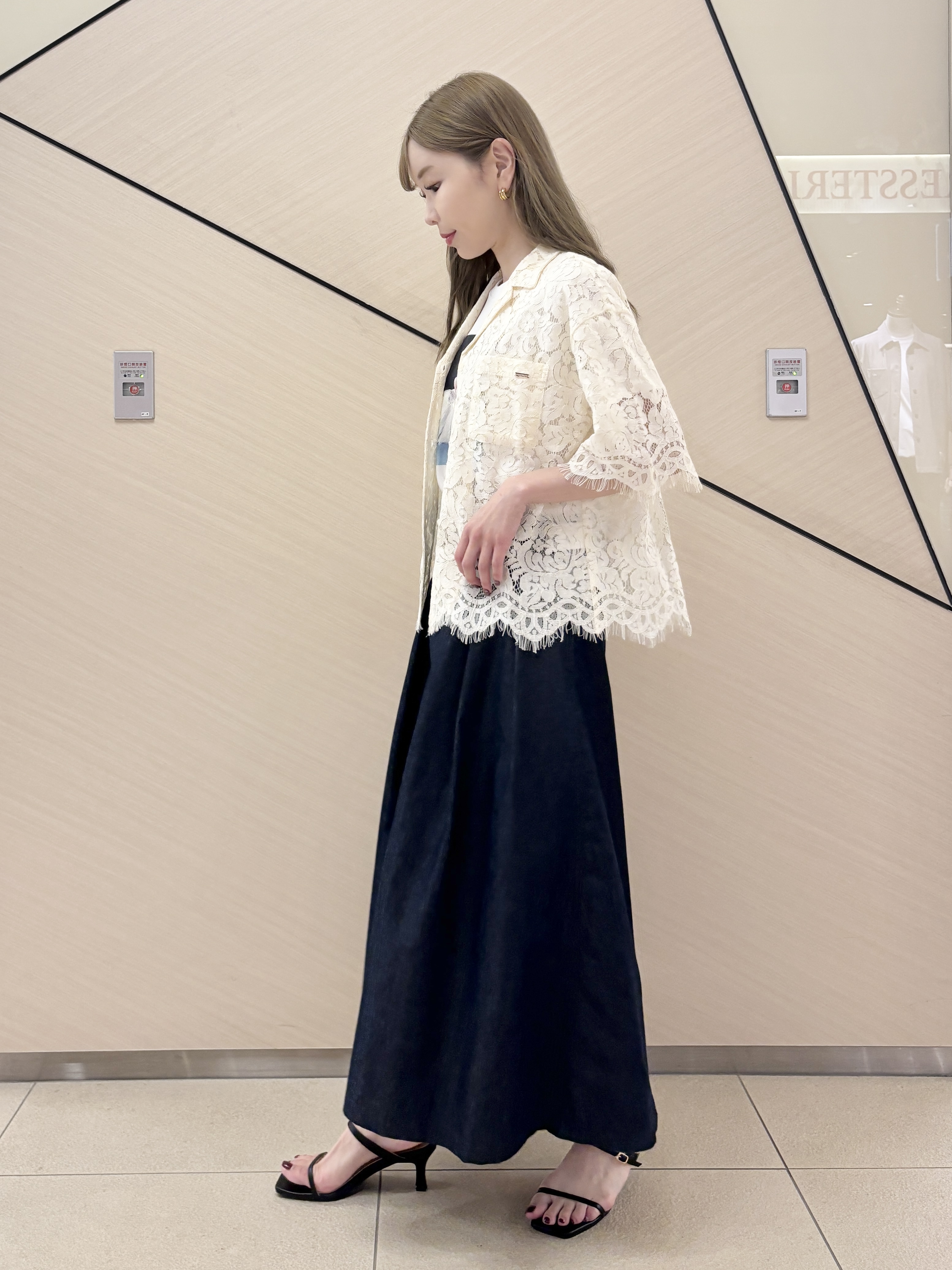 清水夏姫さんの「DRESSTERIOR｜【接触冷感/吸水速乾】クールタッチ デニムライク タックスカート」を使ったコーディネート