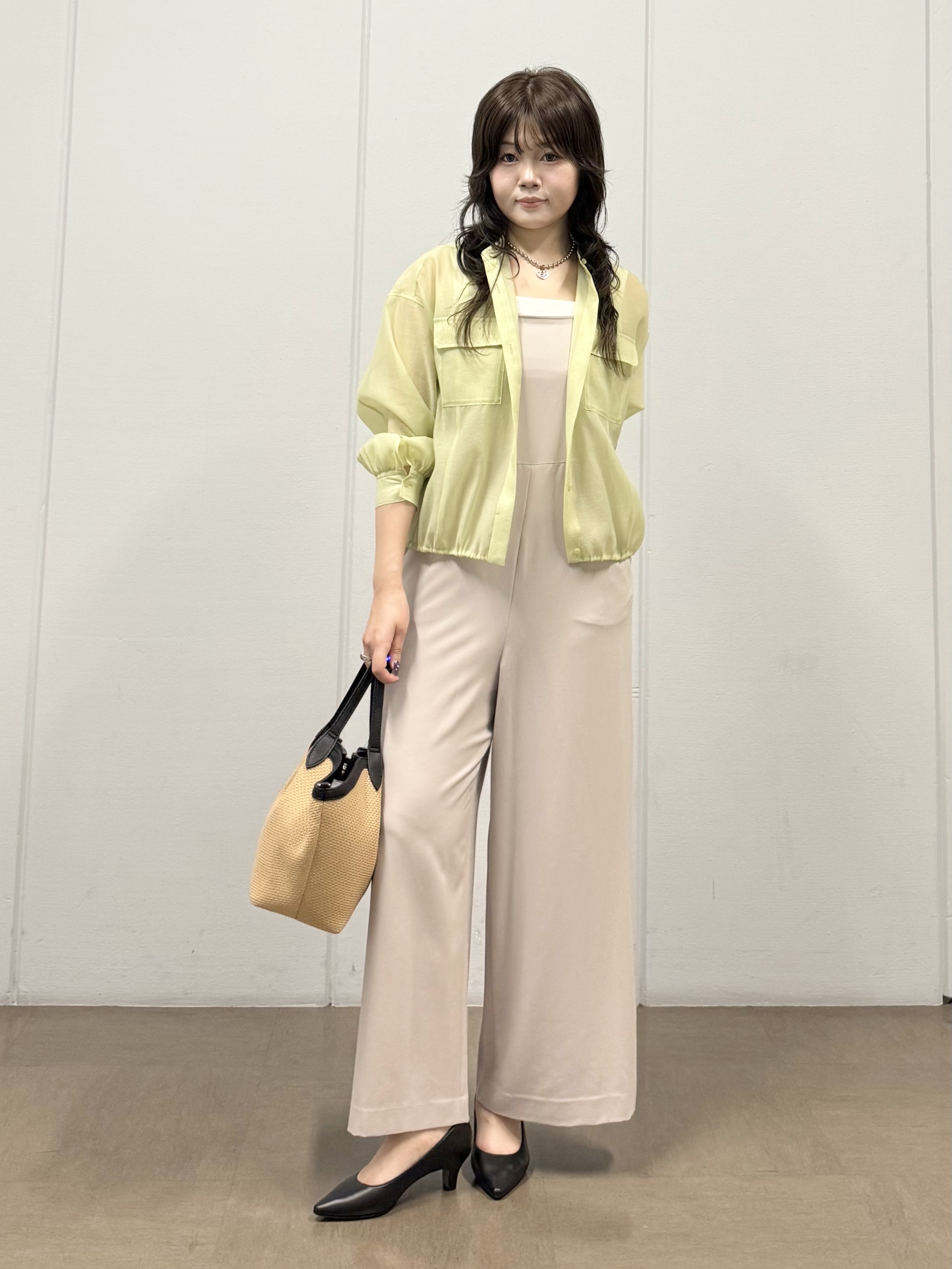 mizukiさんの「INDIVI｜【トレンド／2WAY】裾ドロスト付きシアーブラウスブルゾン」を使ったコーディネート