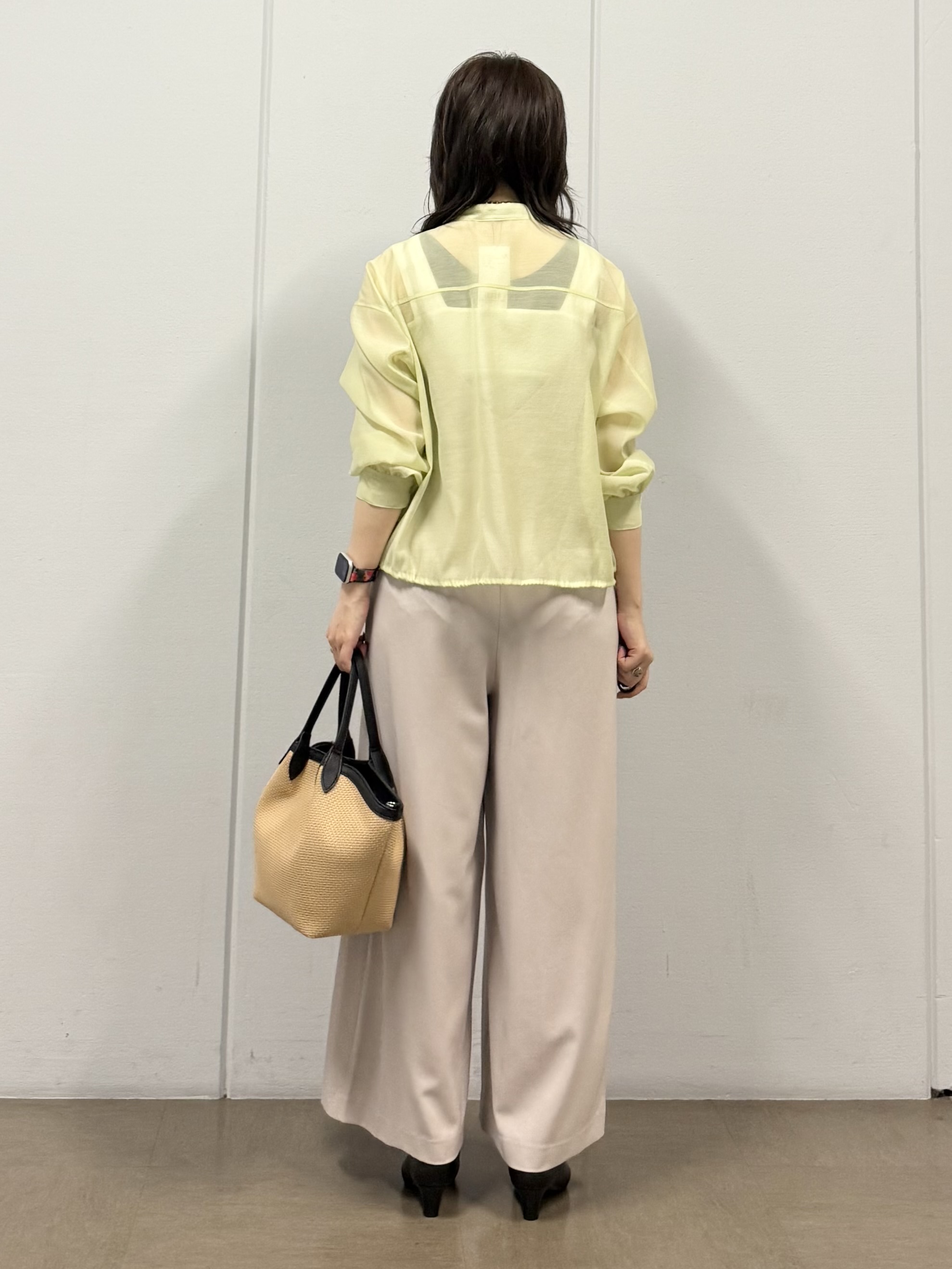 mizukiさんの「INDIVI｜【トレンド／2WAY】裾ドロスト付きシアーブラウスブルゾン」を使ったコーディネート
