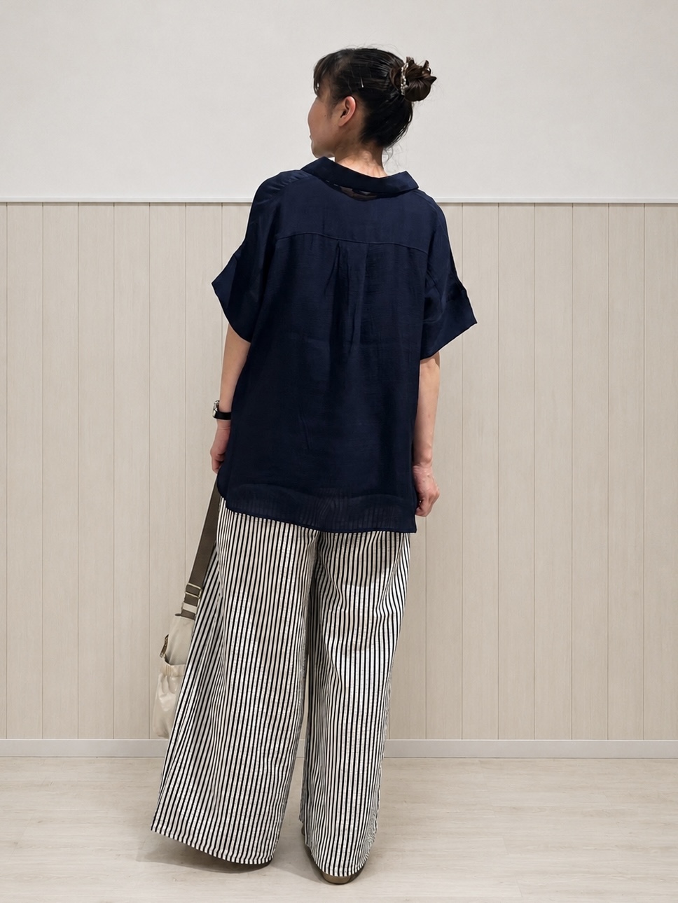 まつみさんの「SHOO･LA･RUE｜【2点セット/S-LL/洗濯機可】時短でコーデ決まる スラブスキッパーシャツ＋タンクトップ」を使ったコーディネート