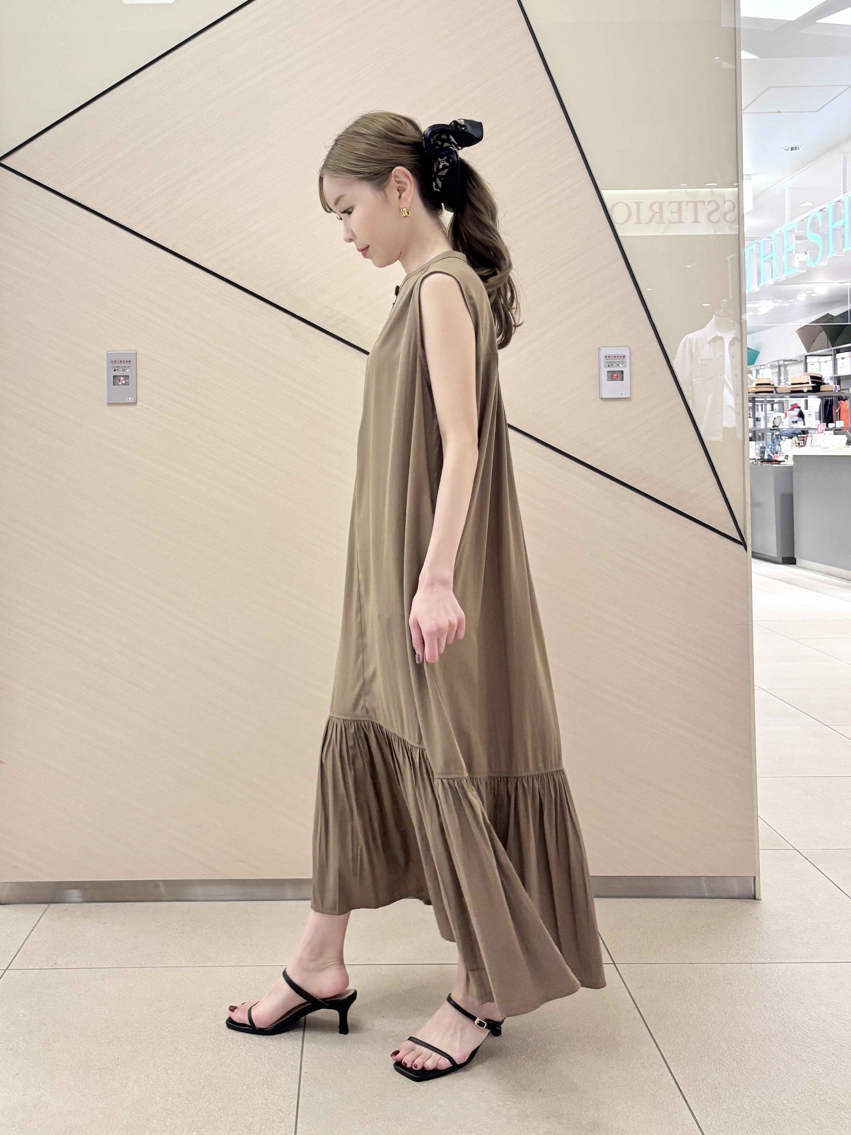 清水夏姫さんの「DRESSTERIOR｜【otonaMUSE5月号掲載】スキニーベルトサンダル」を使ったコーディネート