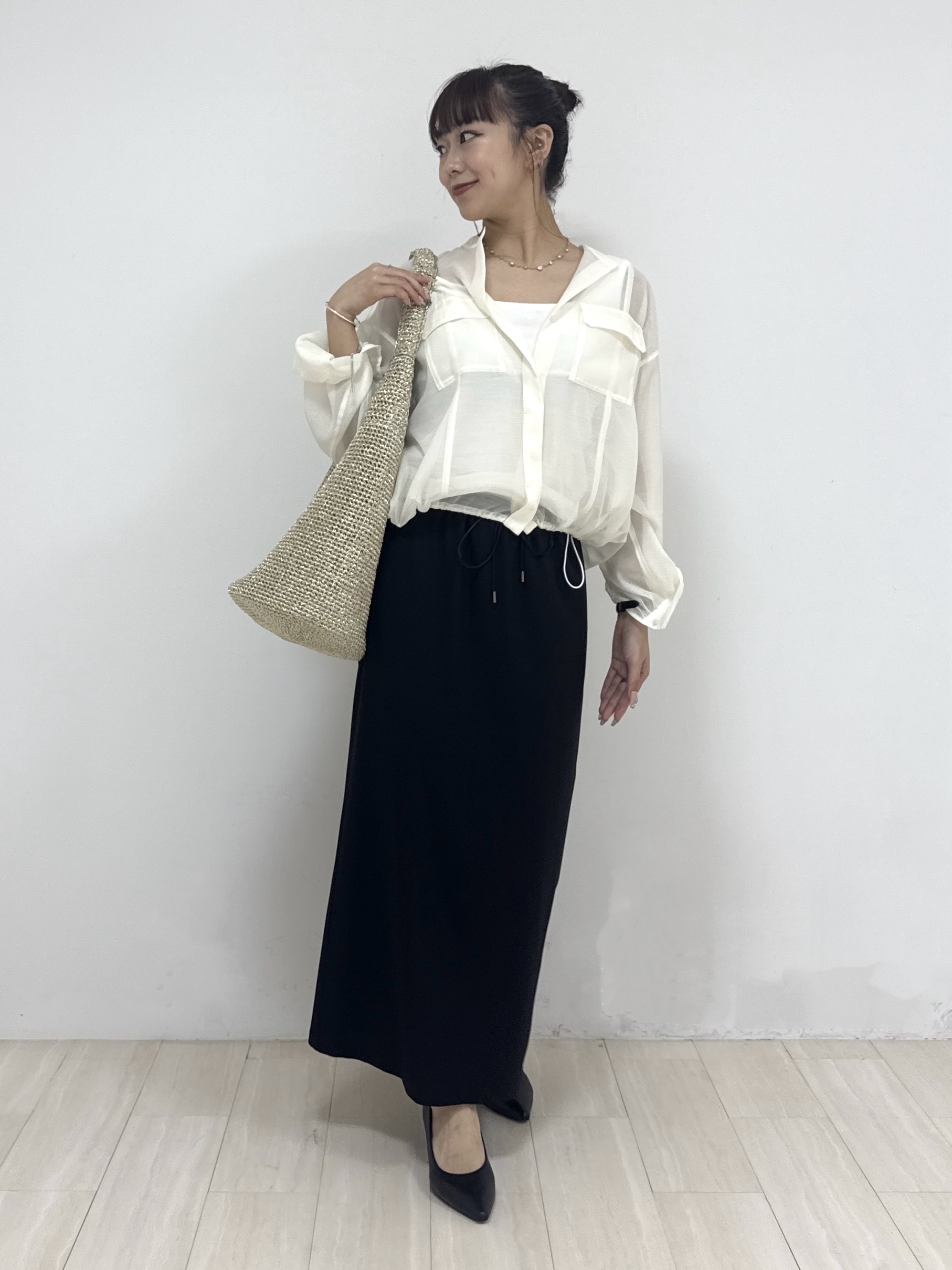 萩原 優里菜さんの「INDIVI｜【トレンド／2WAY】裾ドロスト付きシアーブラウスブルゾン」を使ったコーディネート